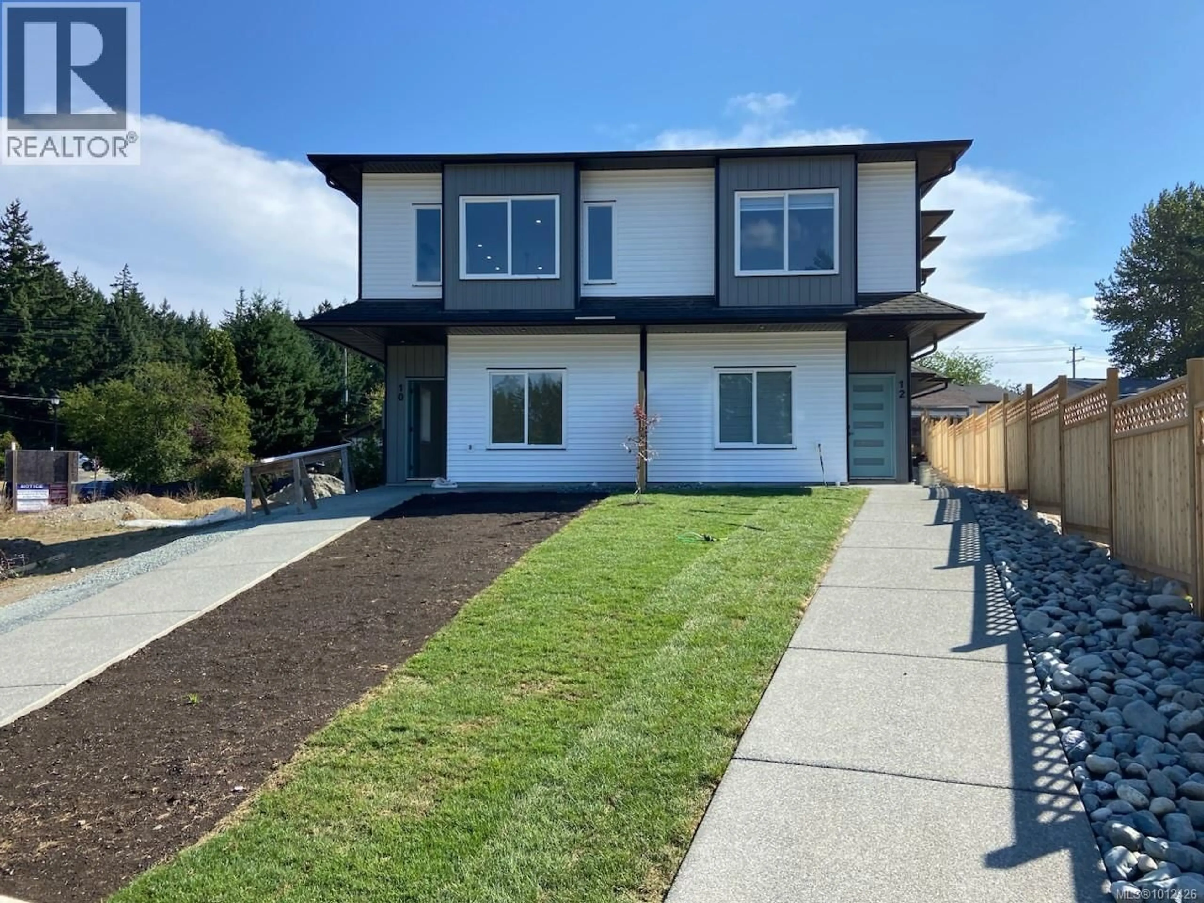 A pic from outside/outdoor area/front of a property/back of a property/a pic from drone, street for 10 LEAM ROAD, Nanaimo British Columbia V9T3N7