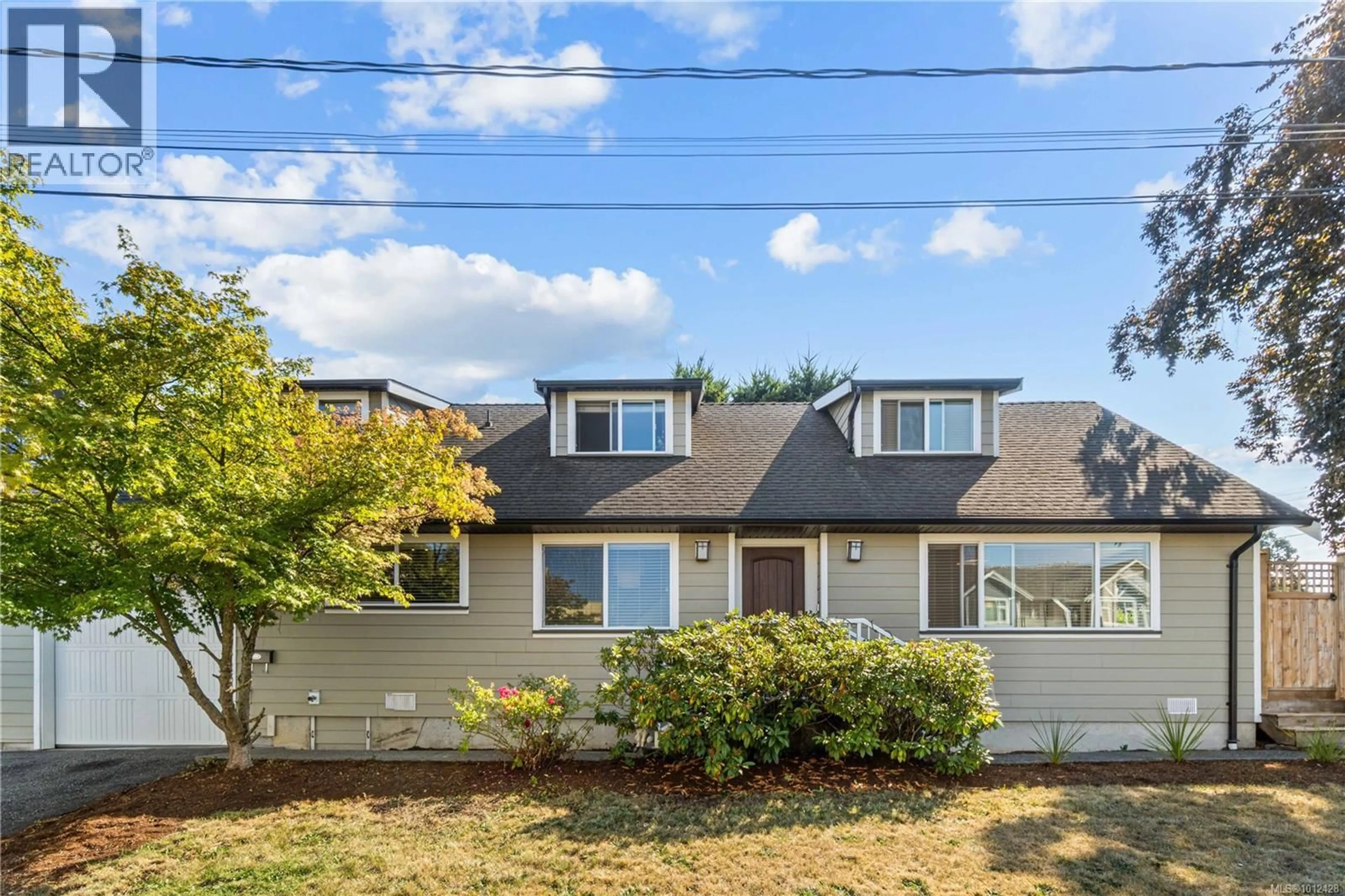 Home with vinyl exterior material, street for 222 MORISON AVENUE, Parksville British Columbia V9P1K7