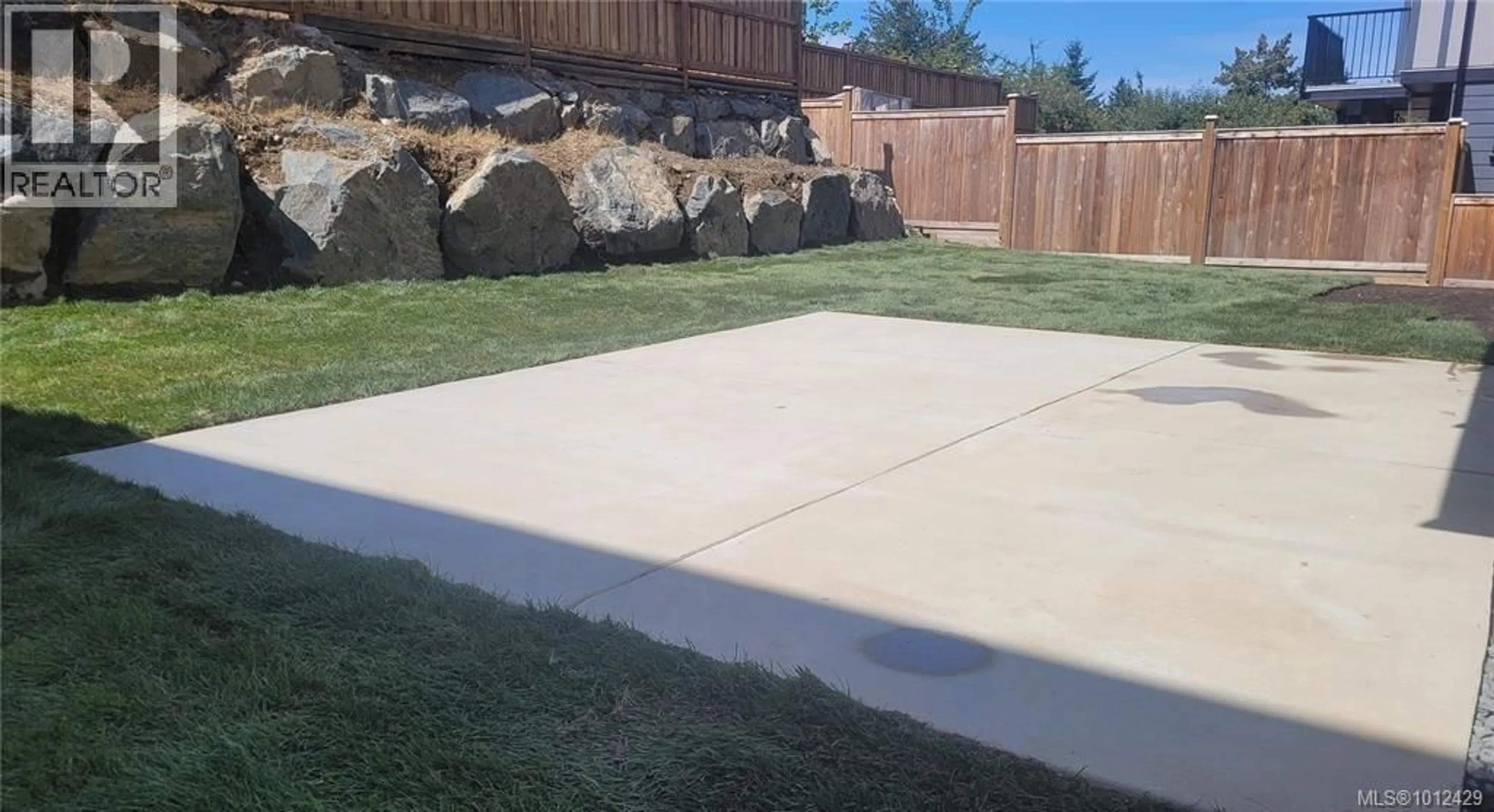 Patio, street for 7072 CENTRAL SAANICH ROAD, Central Saanich British Columbia V8M1Y3