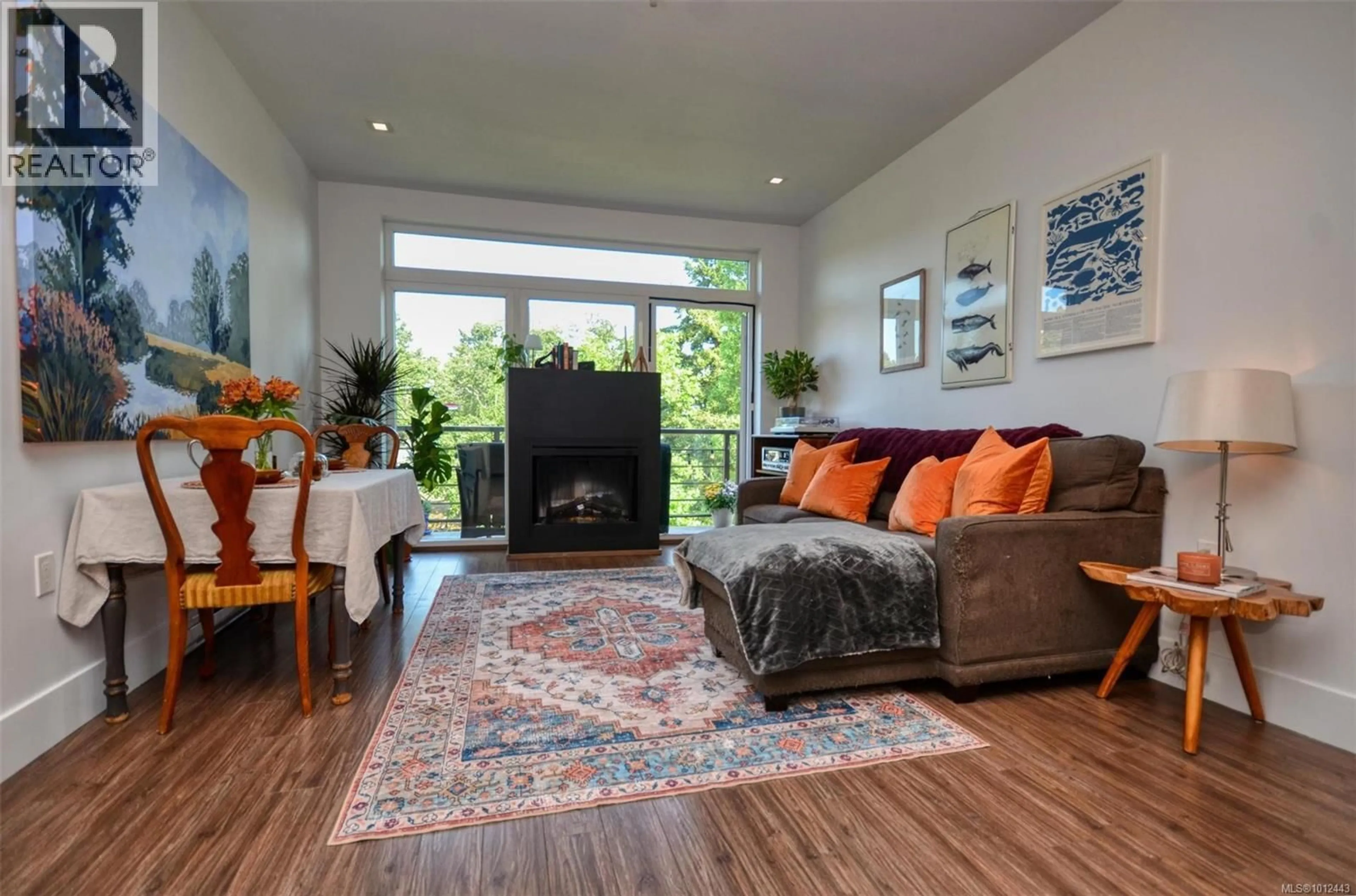 Living room with furniture, unknown for 405 - 982 MCKENZIE AVENUE, Saanich British Columbia V8X3G7