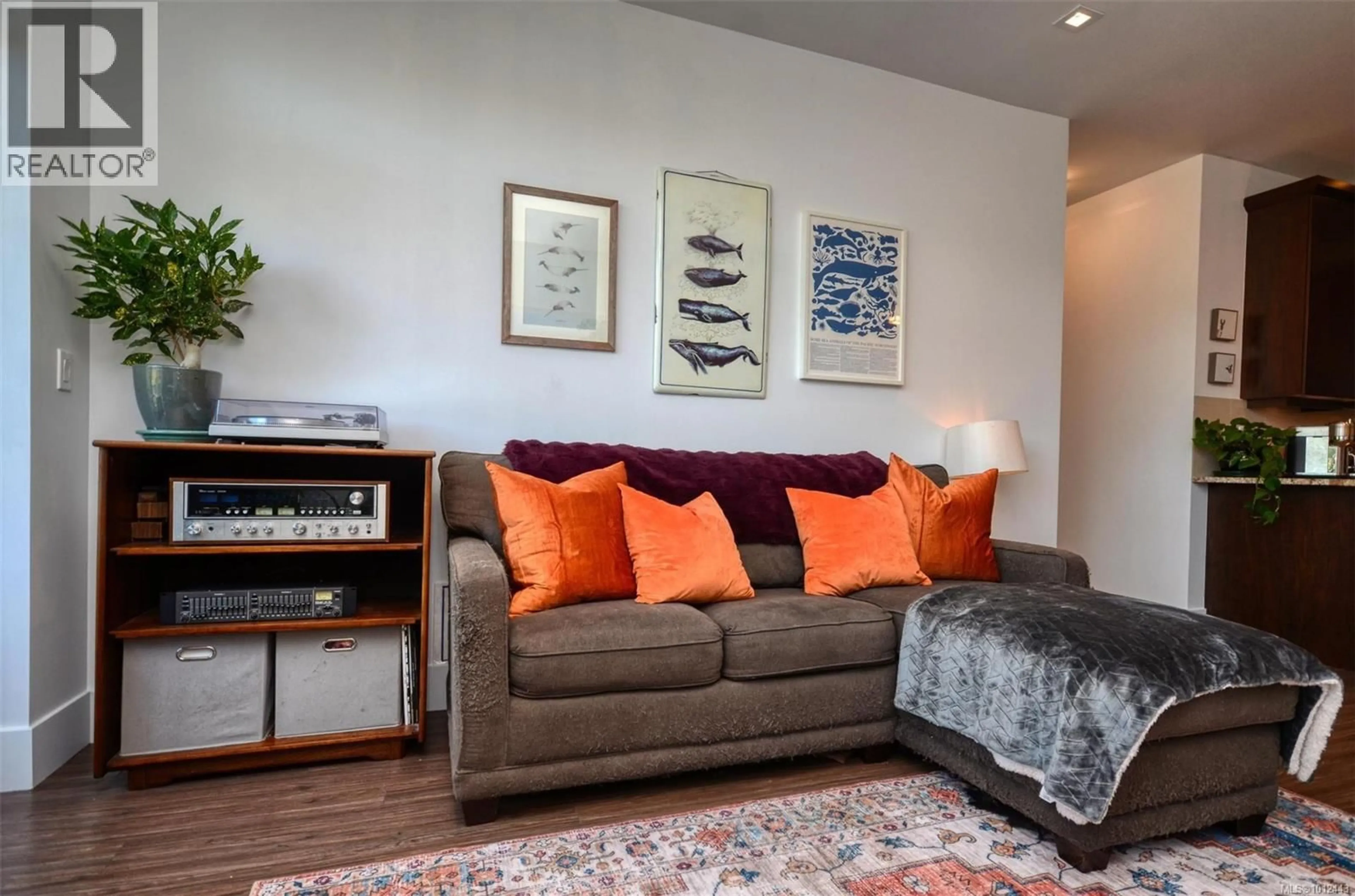 Living room with furniture, unknown for 405 - 982 MCKENZIE AVENUE, Saanich British Columbia V8X3G7