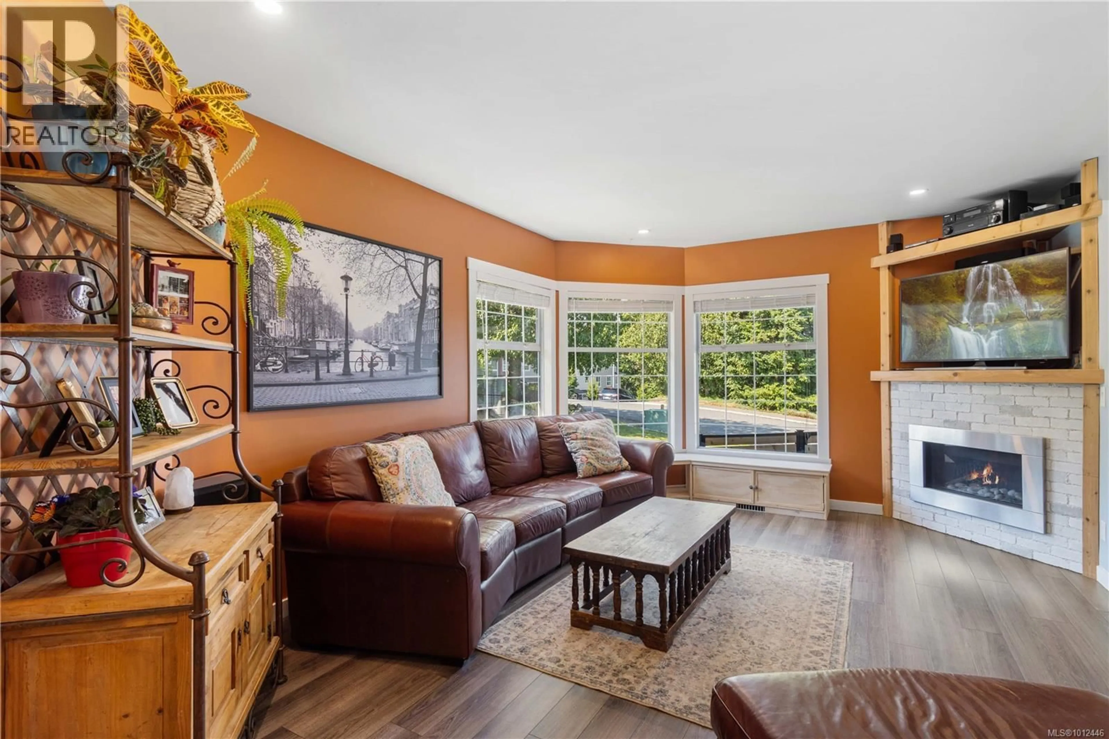 Living room with furniture, ceramic/tile floor for 5804 TWEEDSMUIR CRESCENT, Nanaimo British Columbia V9T5Y6