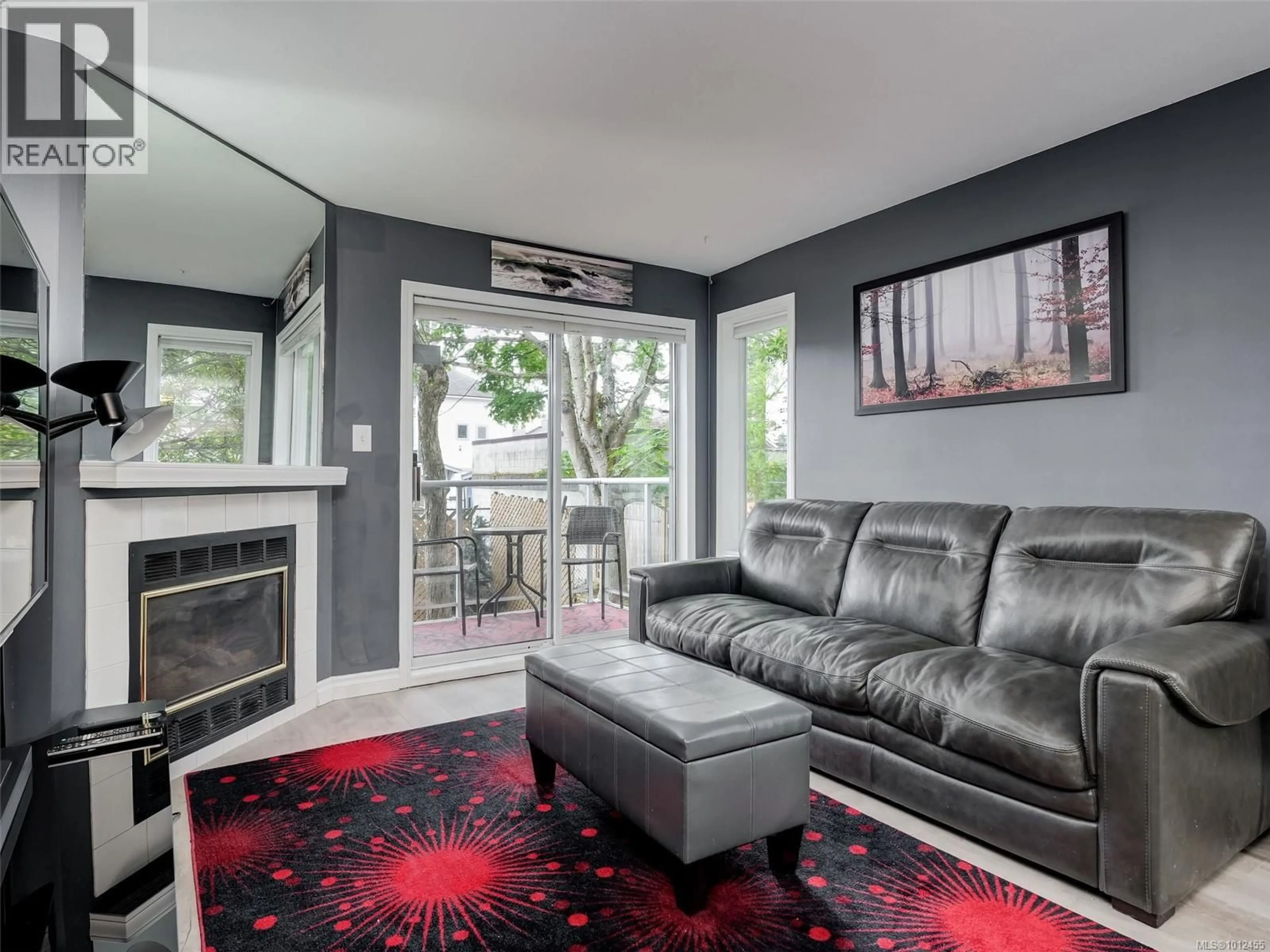 Living room with furniture, unknown for 104 - 1039 CALEDONIA AVENUE, Victoria British Columbia V8T1E7