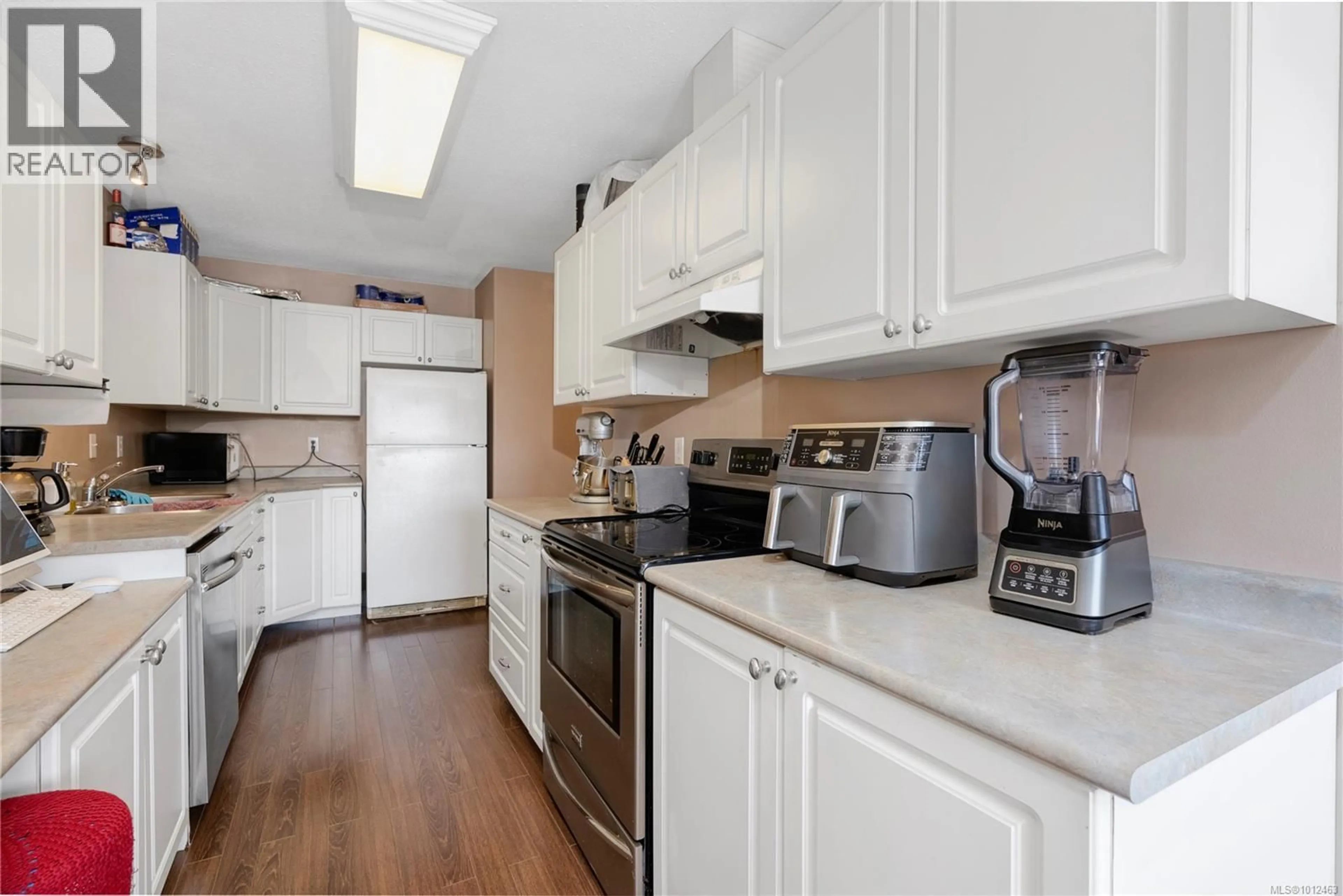 Standard kitchen, unknown for B - 250 CENTENNIAL DRIVE, Courtenay British Columbia V9N5R7