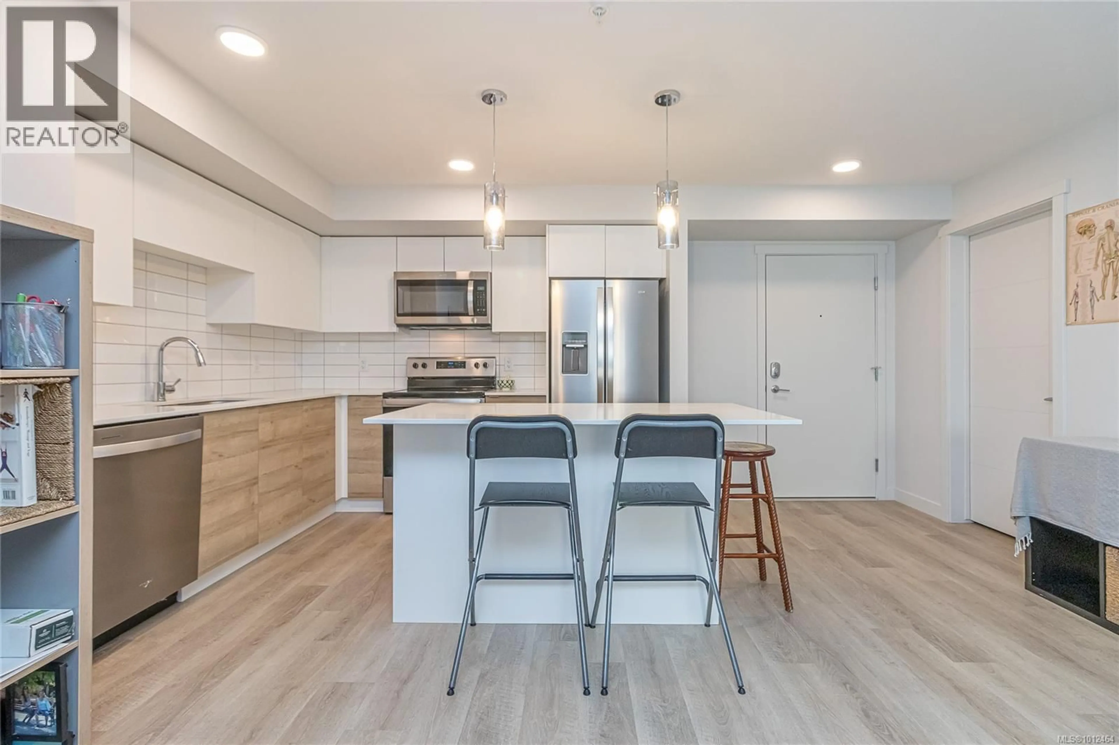 Open concept kitchen, unknown for 106 - 4820 CEDAR RIDGE PLACE NORTH, Nanaimo British Columbia V9P9B7