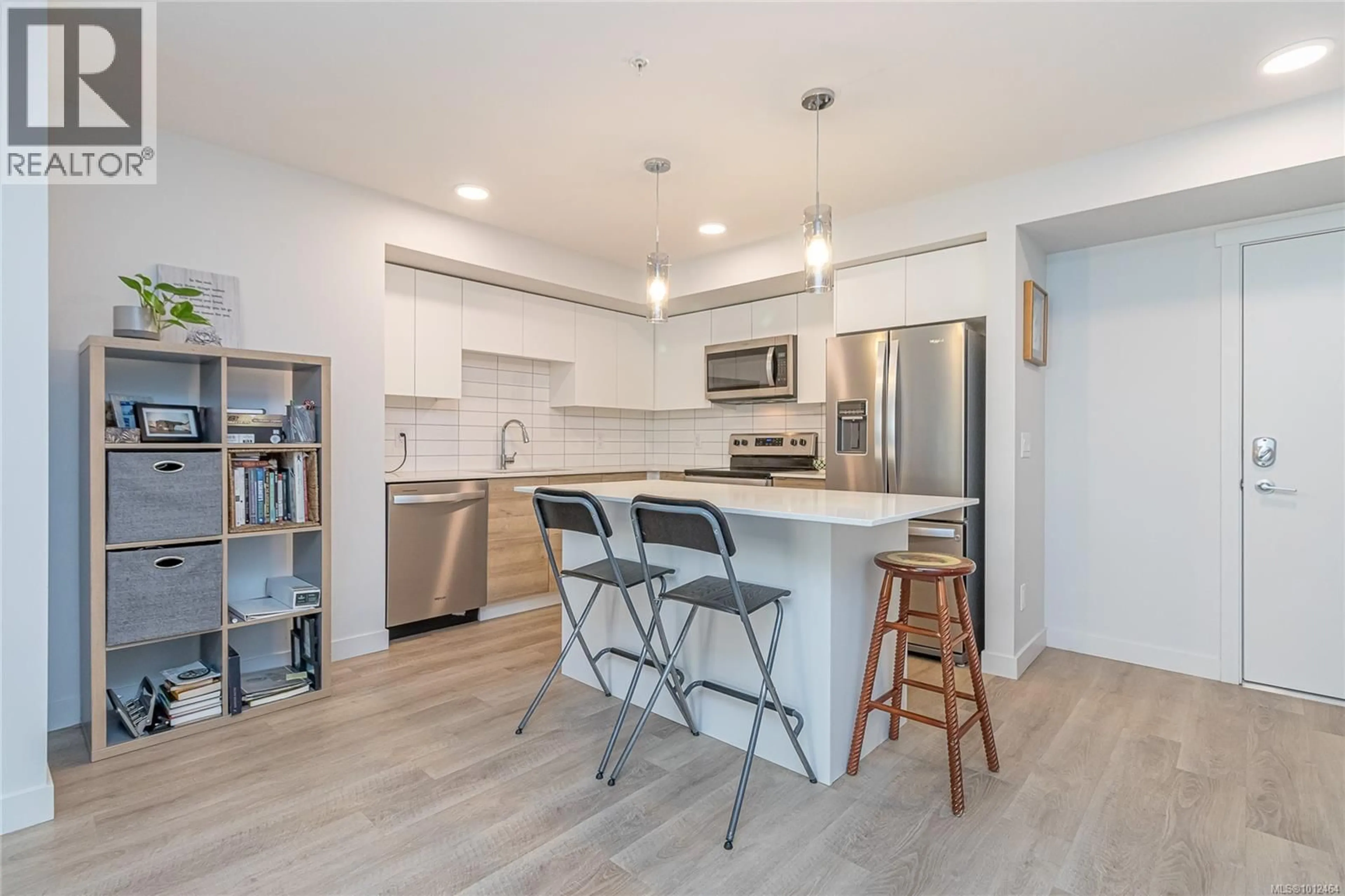 Open concept kitchen, unknown for 106 - 4820 CEDAR RIDGE PLACE NORTH, Nanaimo British Columbia V9P9B7