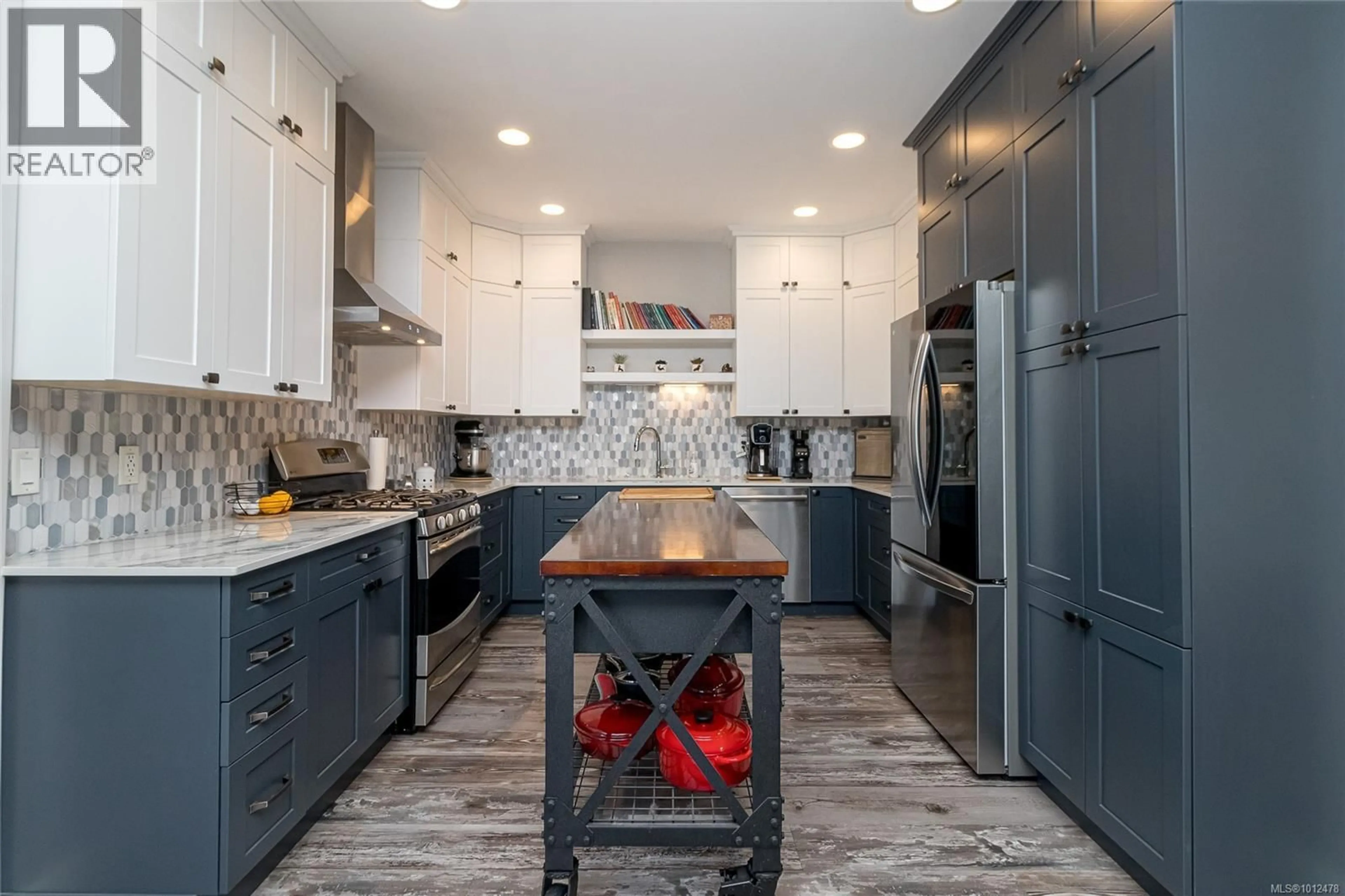 Contemporary kitchen, ceramic/tile floor for 832 PINTAIL PLACE, Langford British Columbia V9B6W3