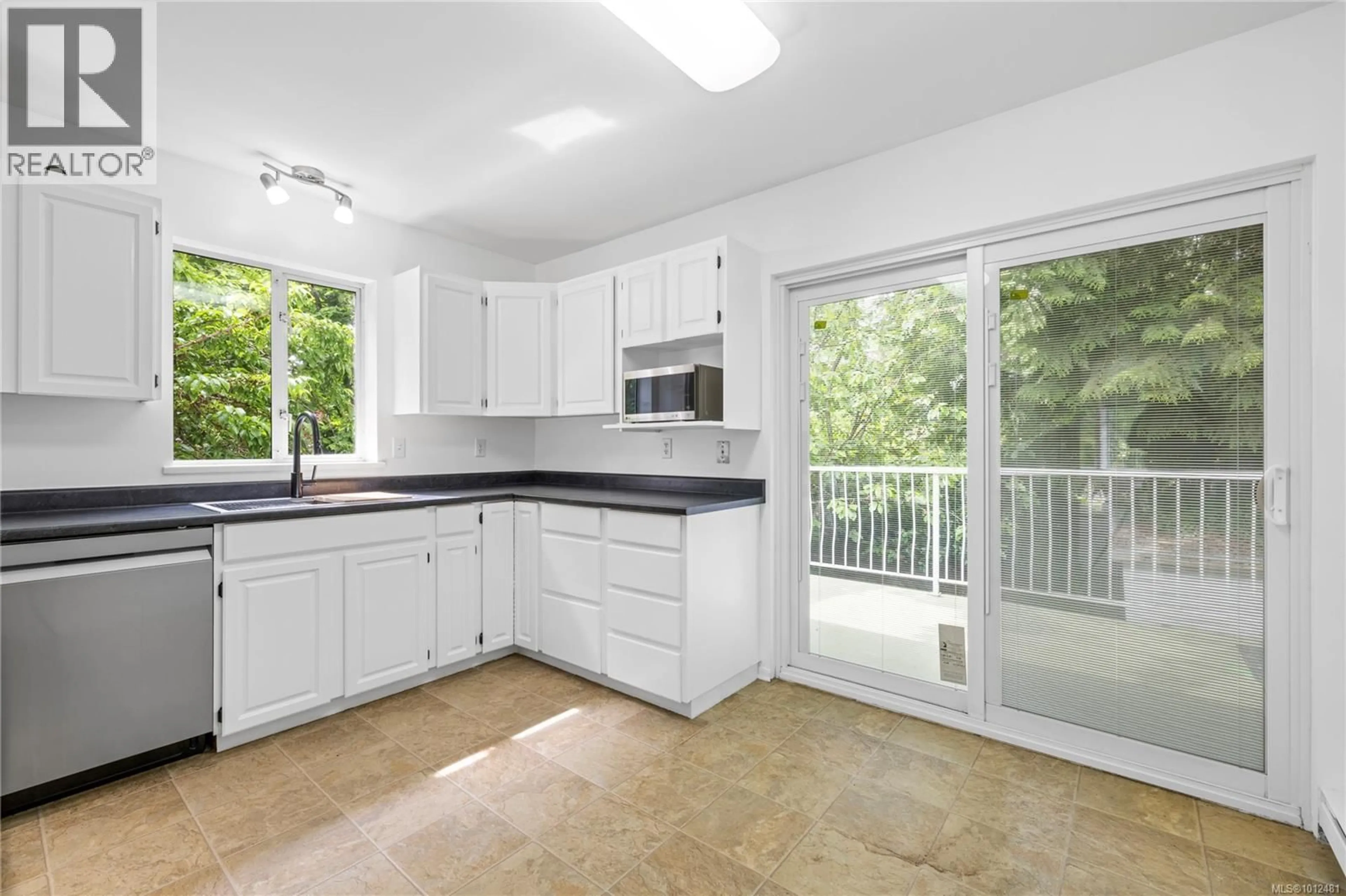 Open concept kitchen, ceramic/tile floor for 1333 CARMEL PLACE, Nanoose Bay British Columbia V9P9B8