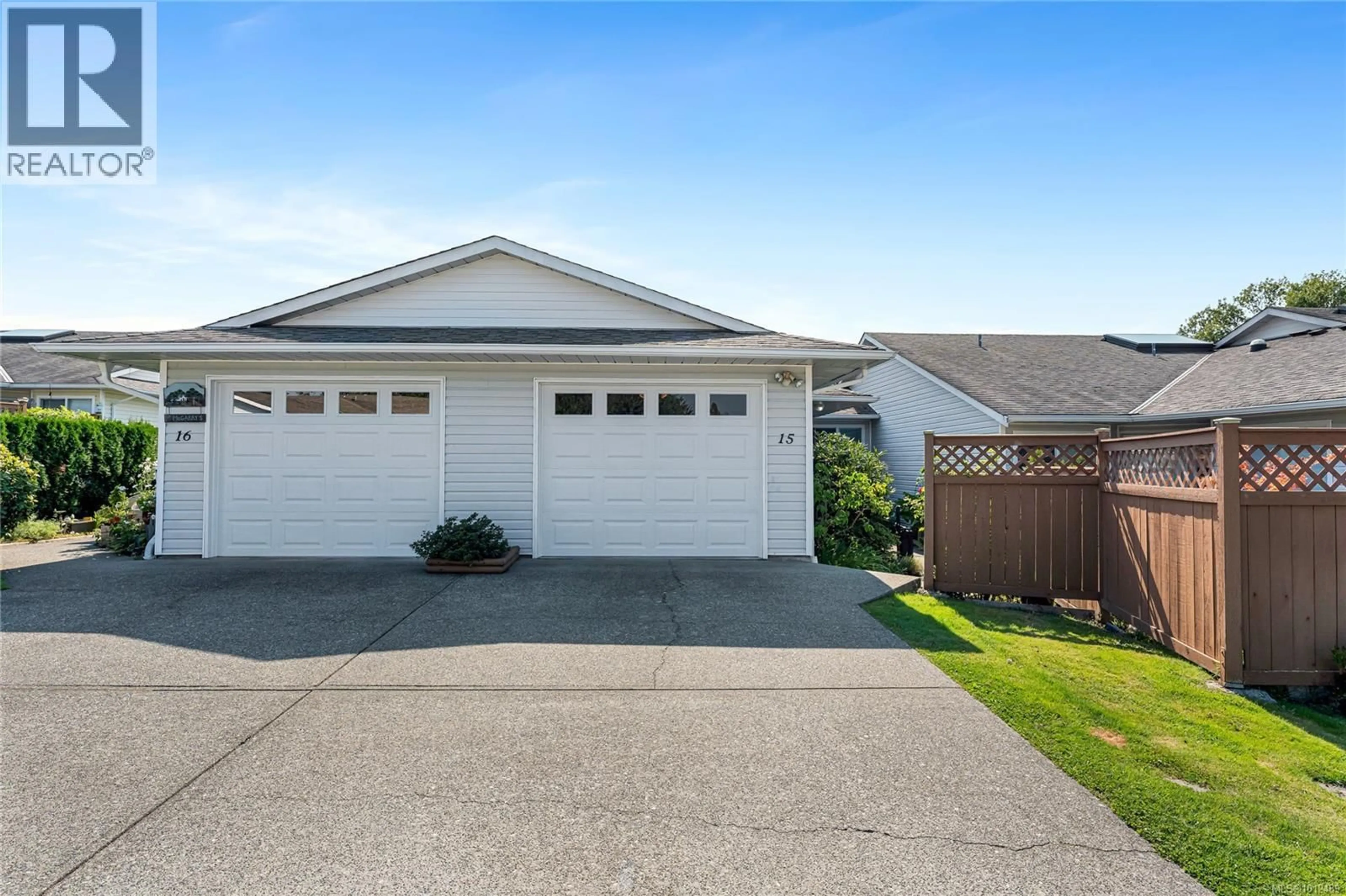 Home with vinyl exterior material, street for 15 - 4125 INTERURBAN ROAD, Saanich British Columbia V8Z4W8