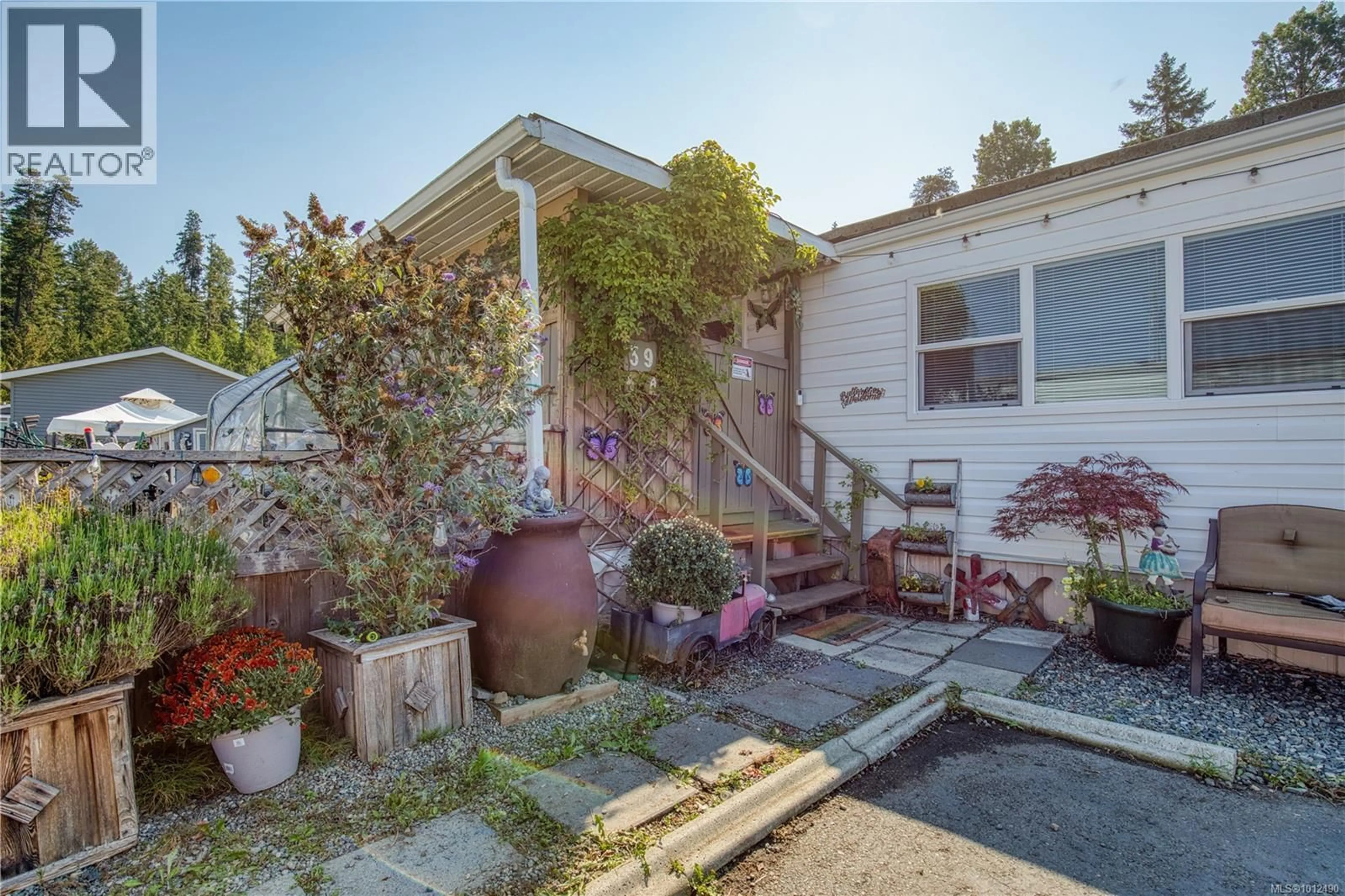Patio, street for 39 - 1050 BOWLBY ROAD, Coombs British Columbia V0R1M0