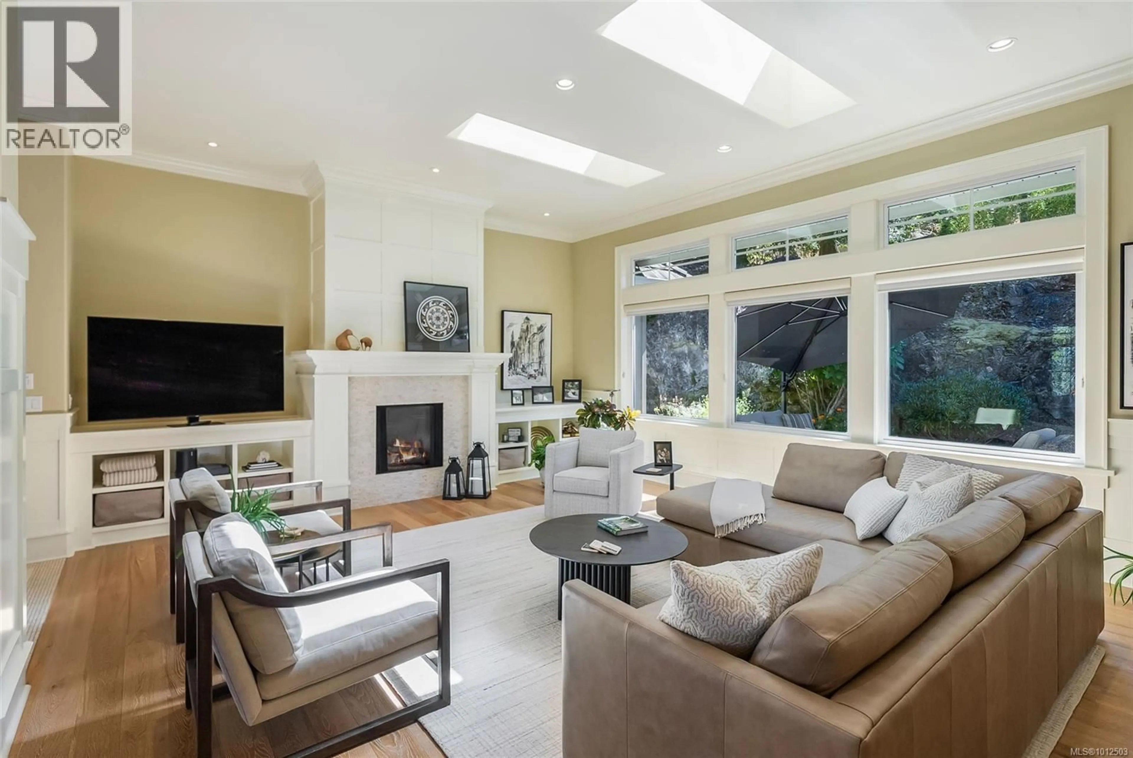 Living room with furniture, unknown for 2328 EVANSHIRE CRESCENT, Nanoose Bay British Columbia V9P9G6