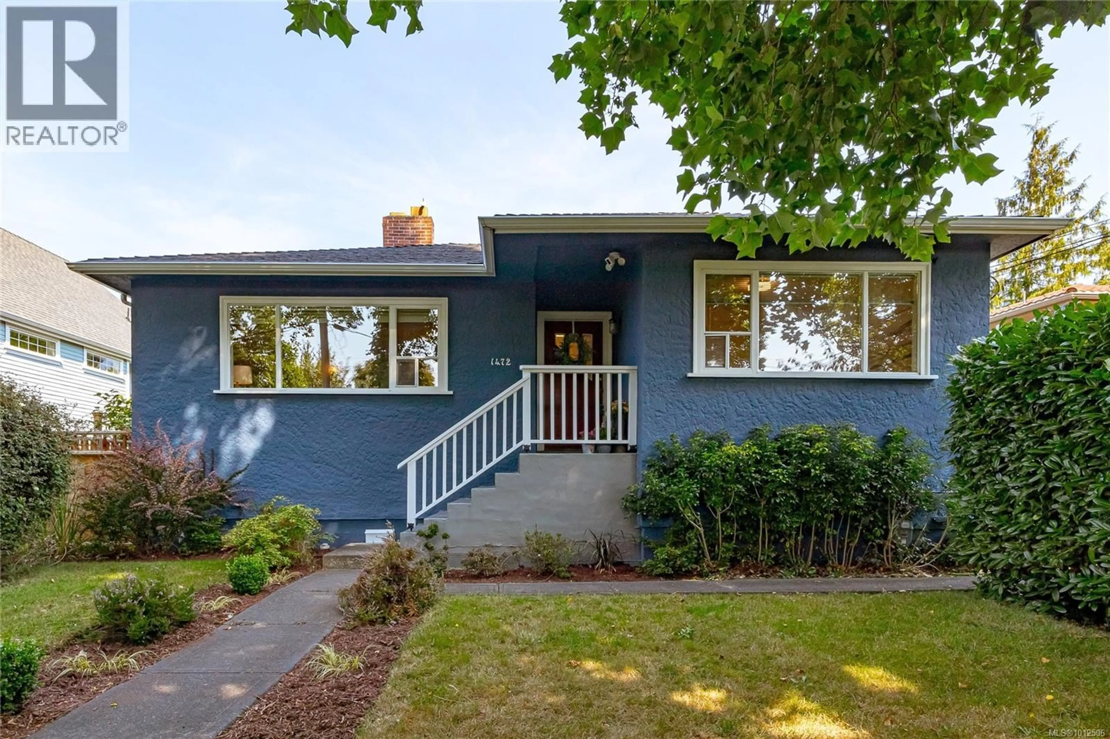 Home with vinyl exterior material, street for 1472 HAMLEY STREET, Victoria British Columbia V8S1N1