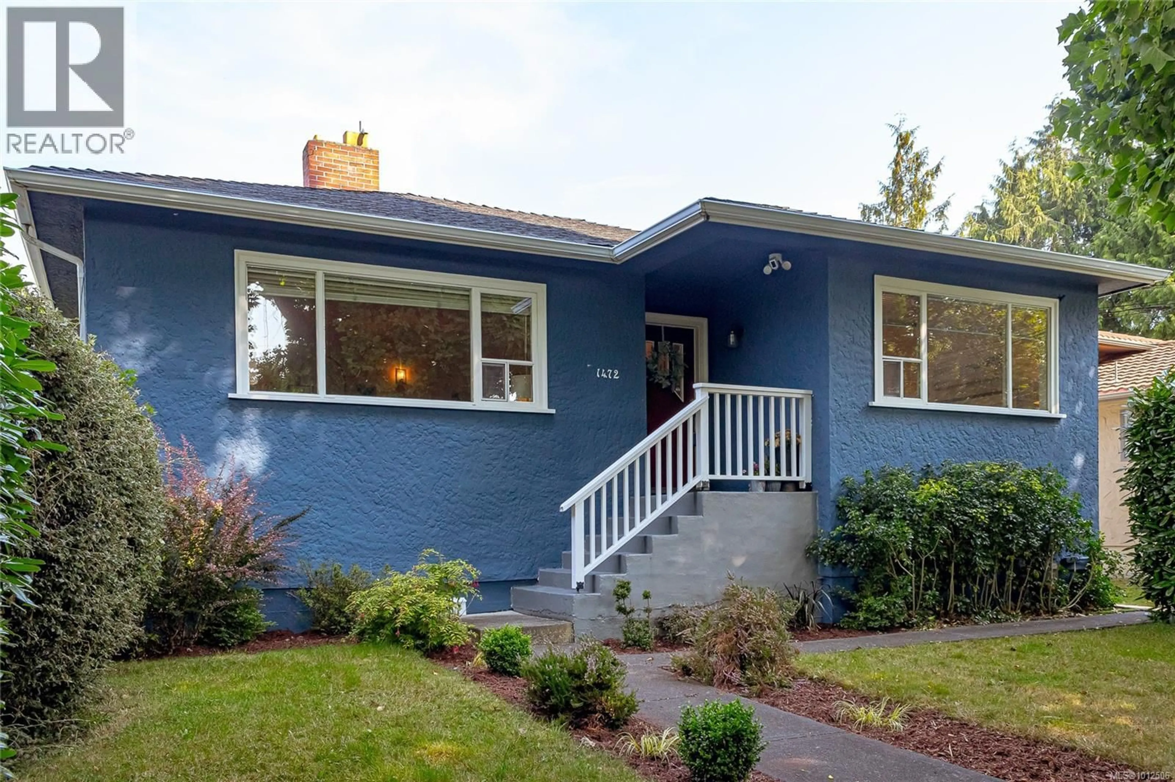 Home with vinyl exterior material, street for 1472 HAMLEY STREET, Victoria British Columbia V8S1N1