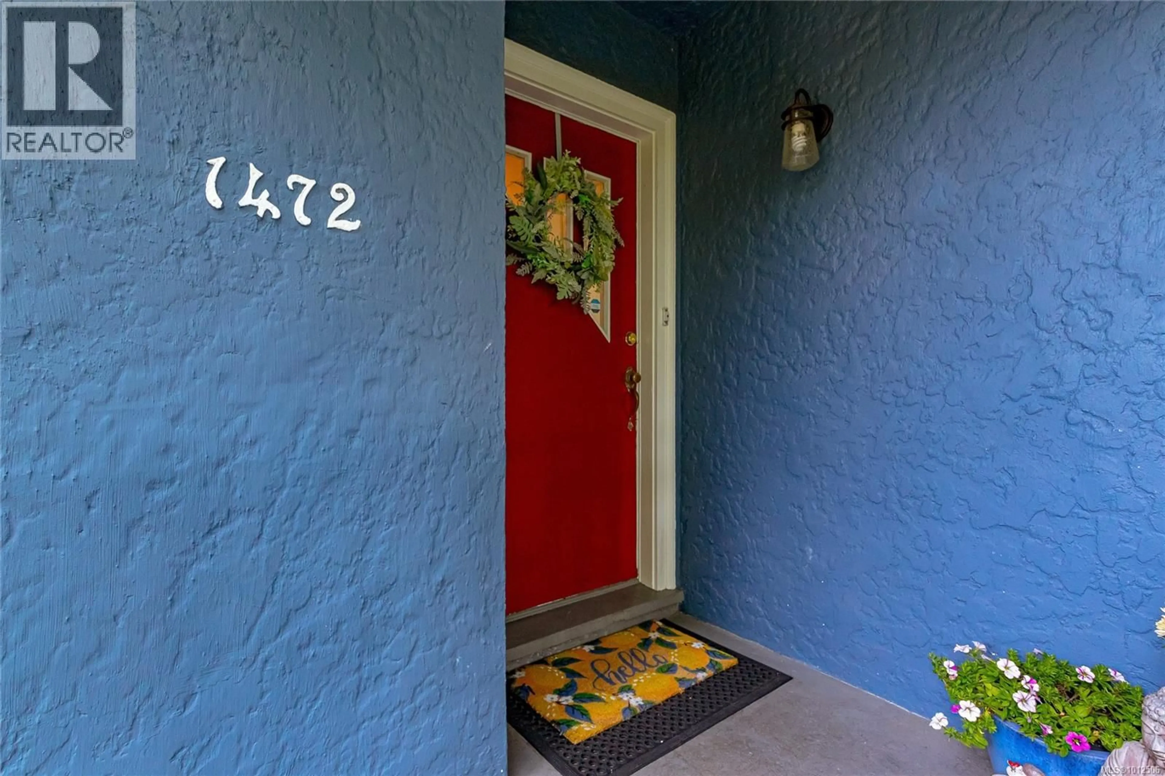 Indoor entryway for 1472 HAMLEY STREET, Victoria British Columbia V8S1N1
