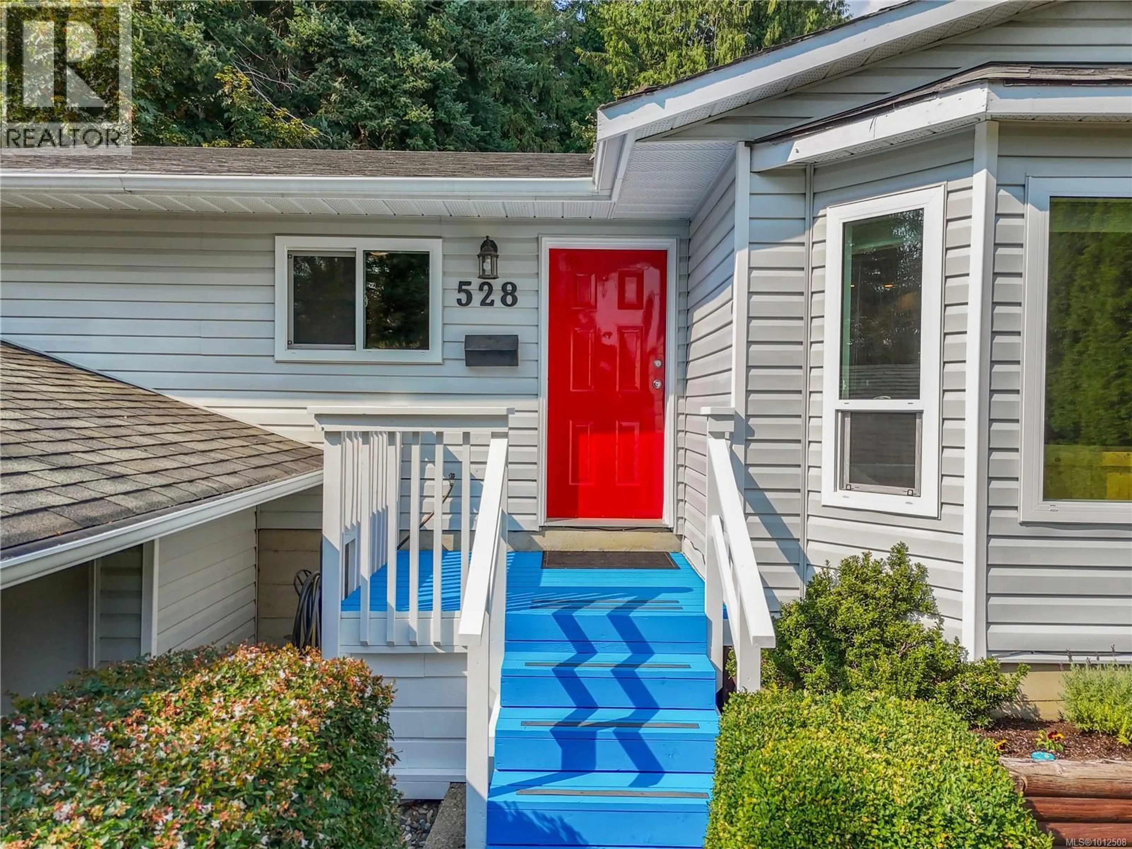 Home with vinyl exterior material, street for 528 ELIZABETH ANN DRIVE, Colwood British Columbia V9C3N1
