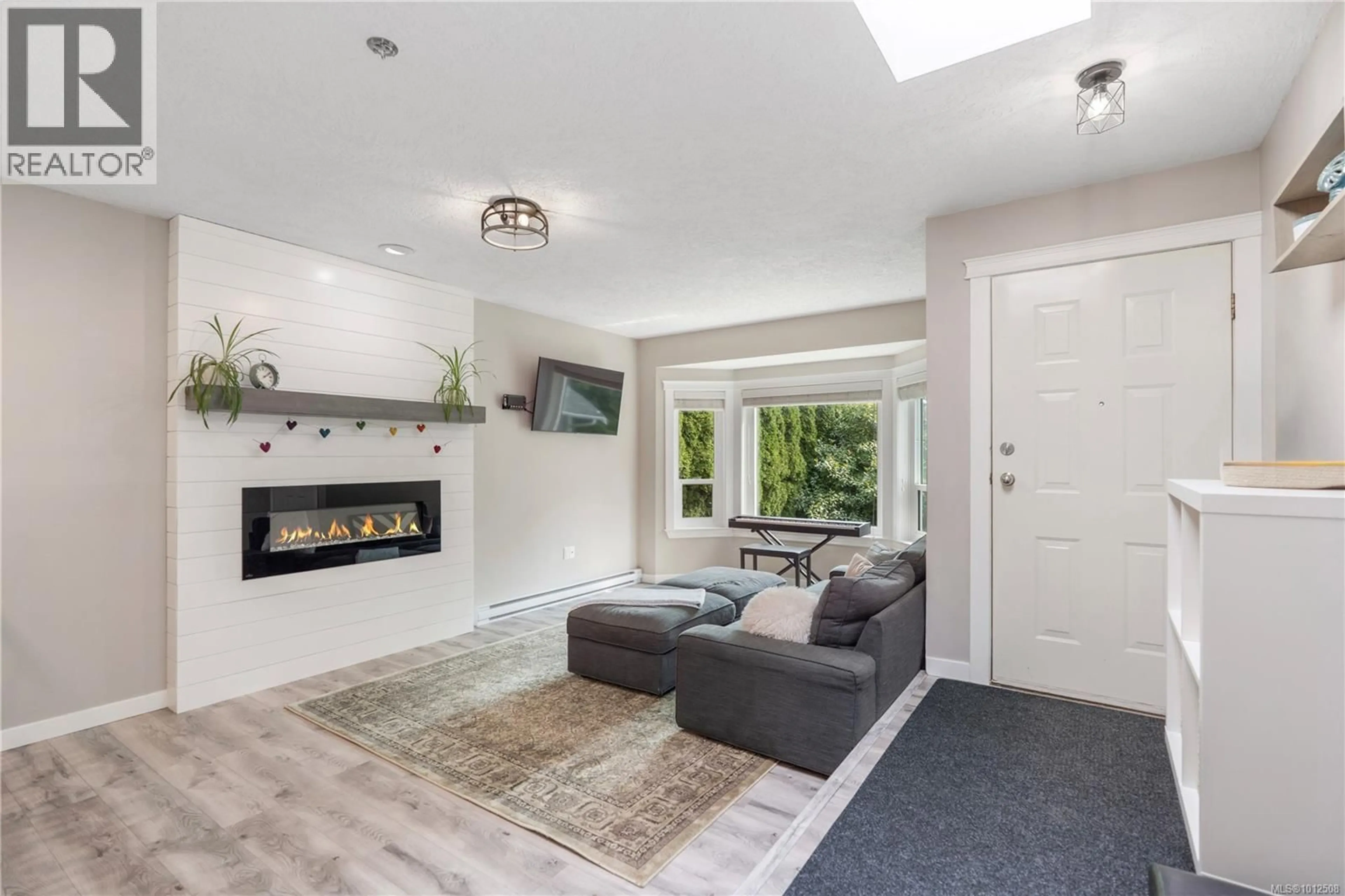Living room with furniture, unknown for 528 ELIZABETH ANN DRIVE, Colwood British Columbia V9C3N1