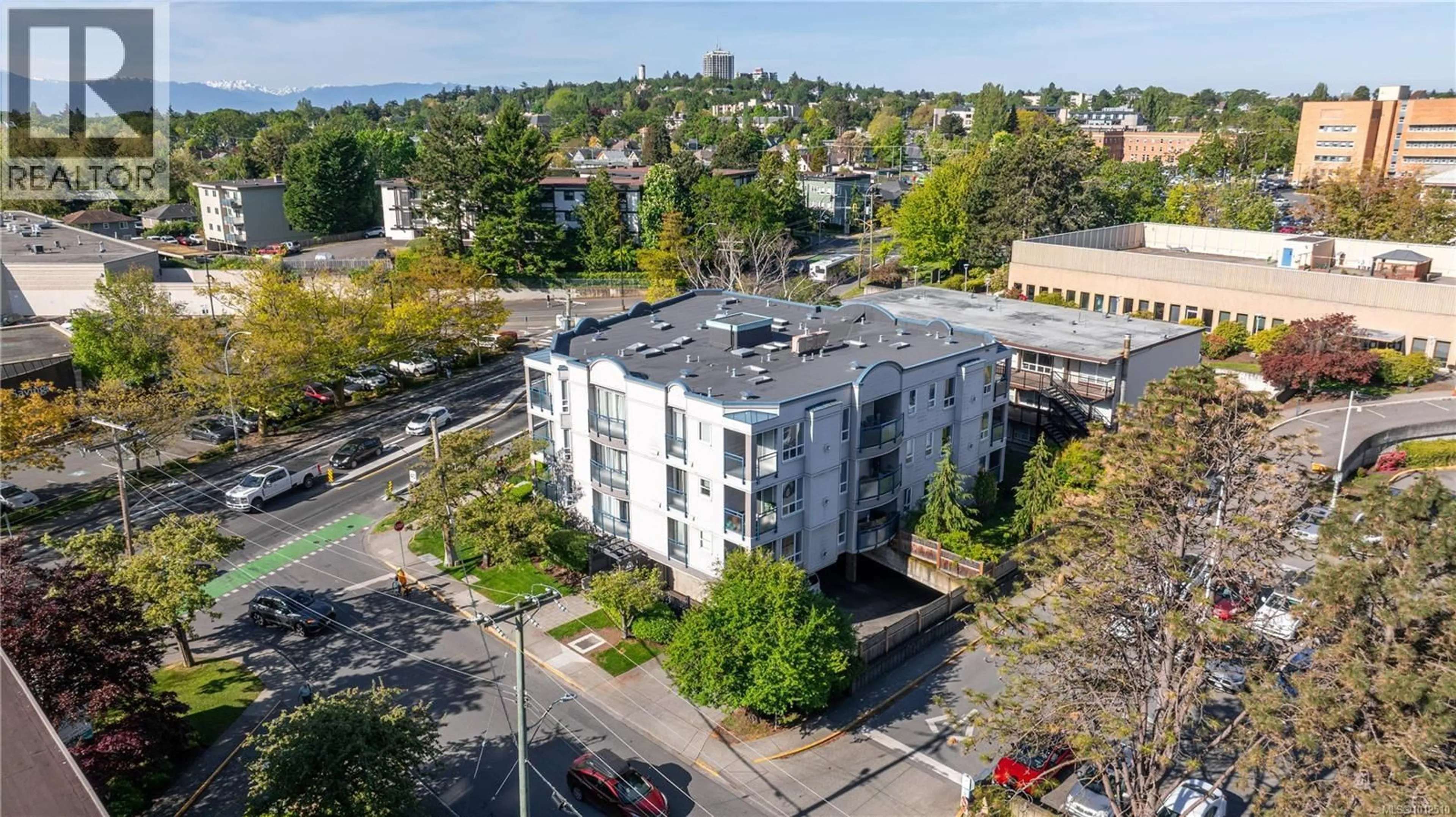 A pic from outside/outdoor area/front of a property/back of a property/a pic from drone, city buildings view from balcony for 405 - 2310 TRENT STREET, Victoria British Columbia V8R1K3