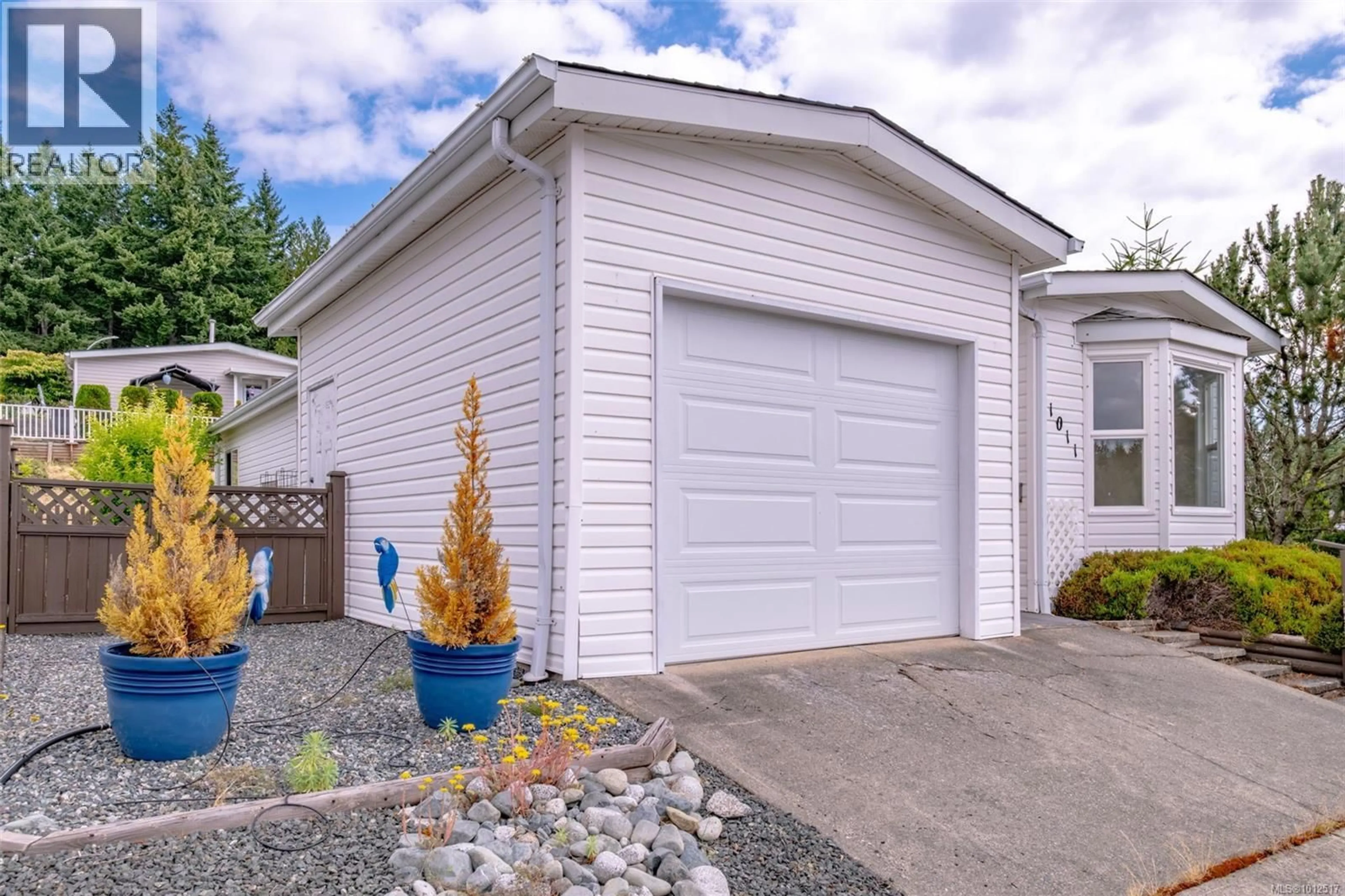 Home with vinyl exterior material, street for 1011 COLLIER CRESCENT, Nanaimo British Columbia V9R6K6