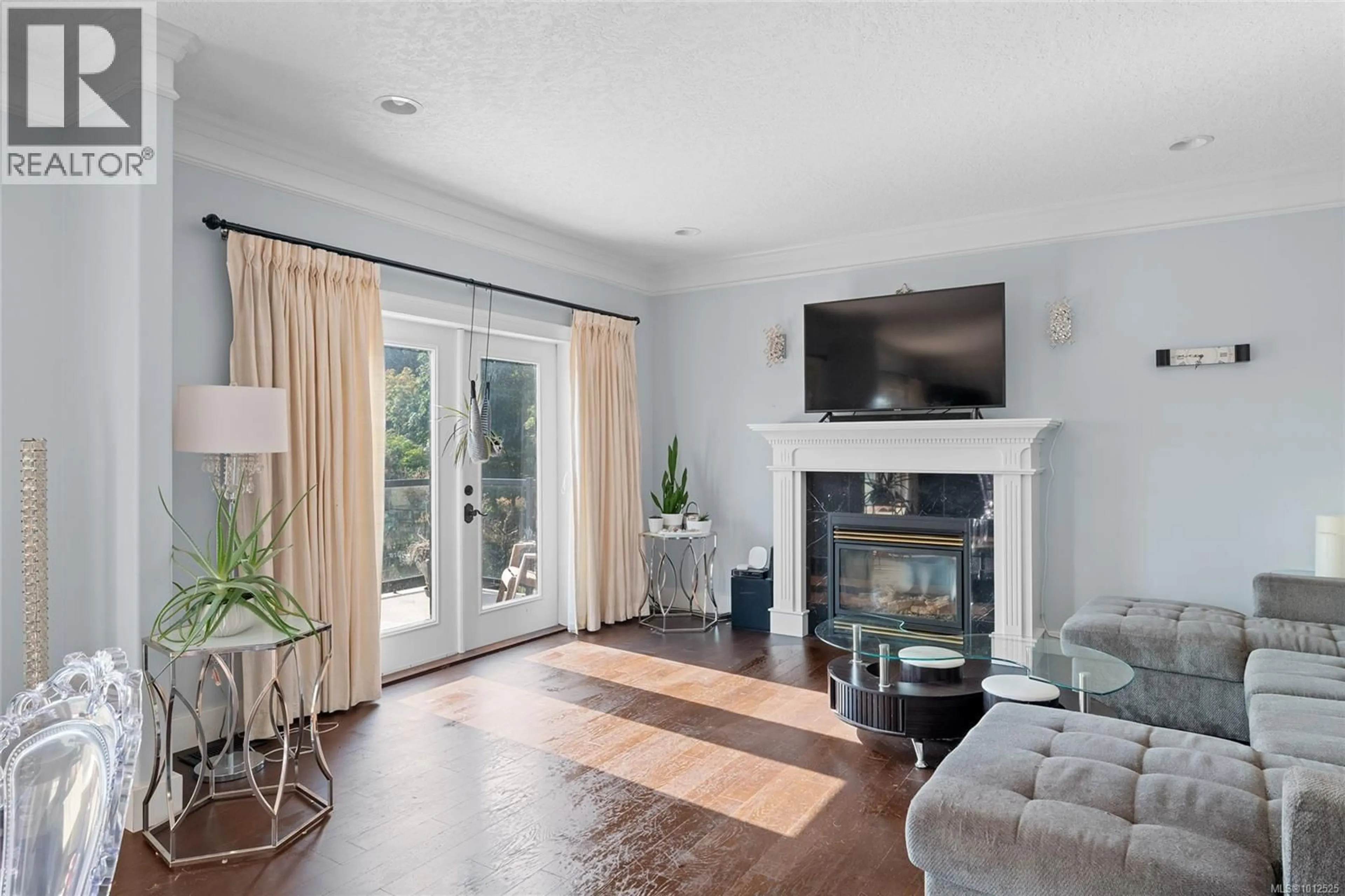 Living room with furniture, unknown for 653 CAIRNDALE ROAD, Colwood British Columbia V9C3M7