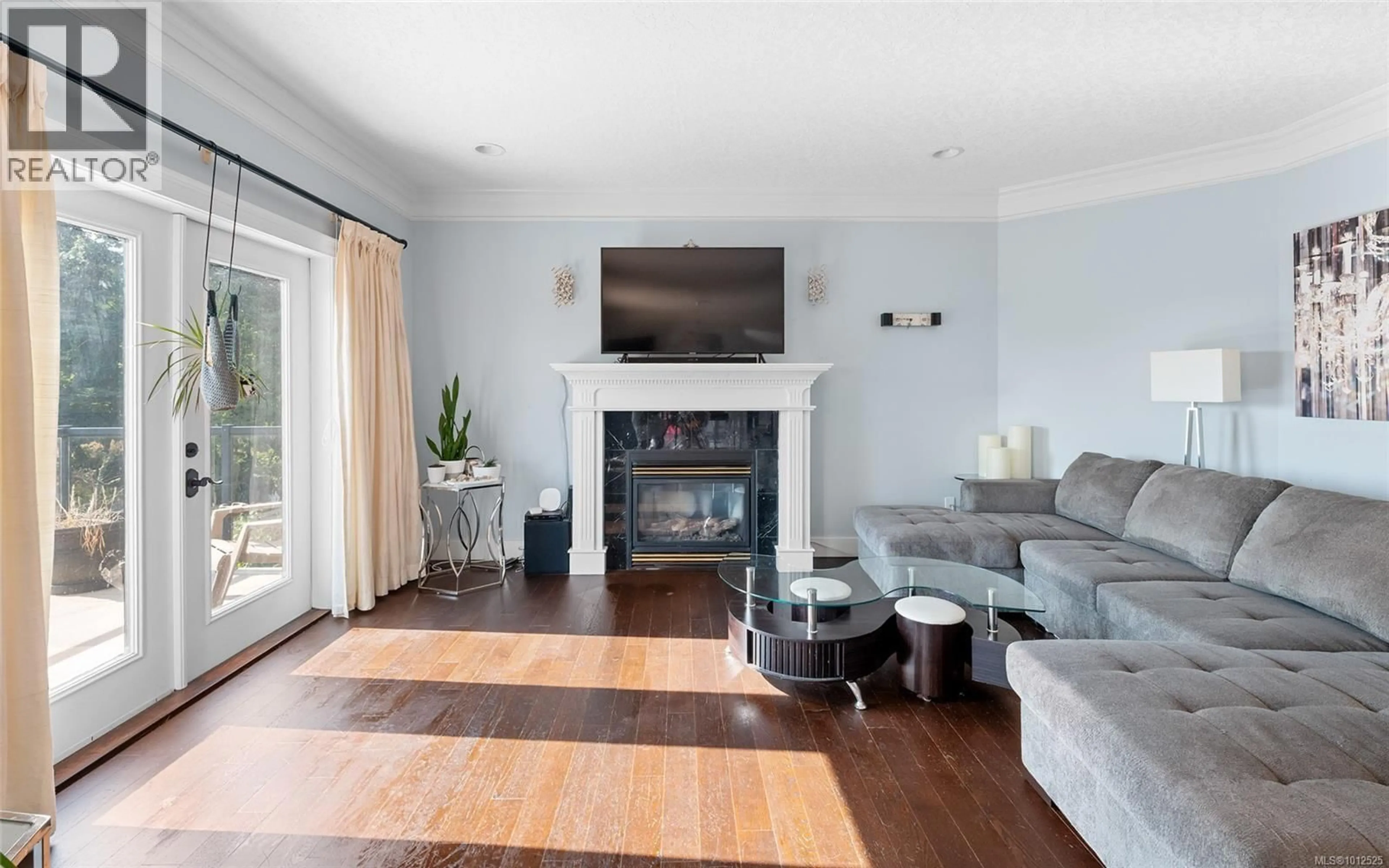 Living room with furniture, unknown for 653 CAIRNDALE ROAD, Colwood British Columbia V9C3M7