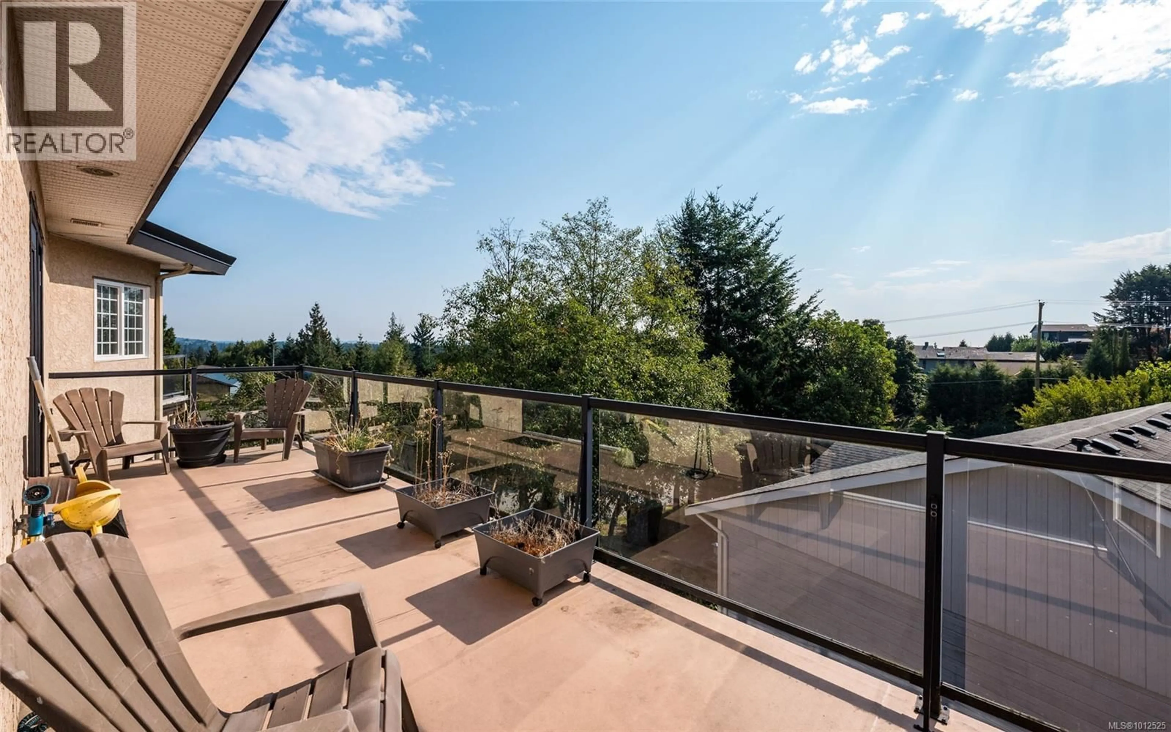 Patio, mountain view for 653 CAIRNDALE ROAD, Colwood British Columbia V9C3M7