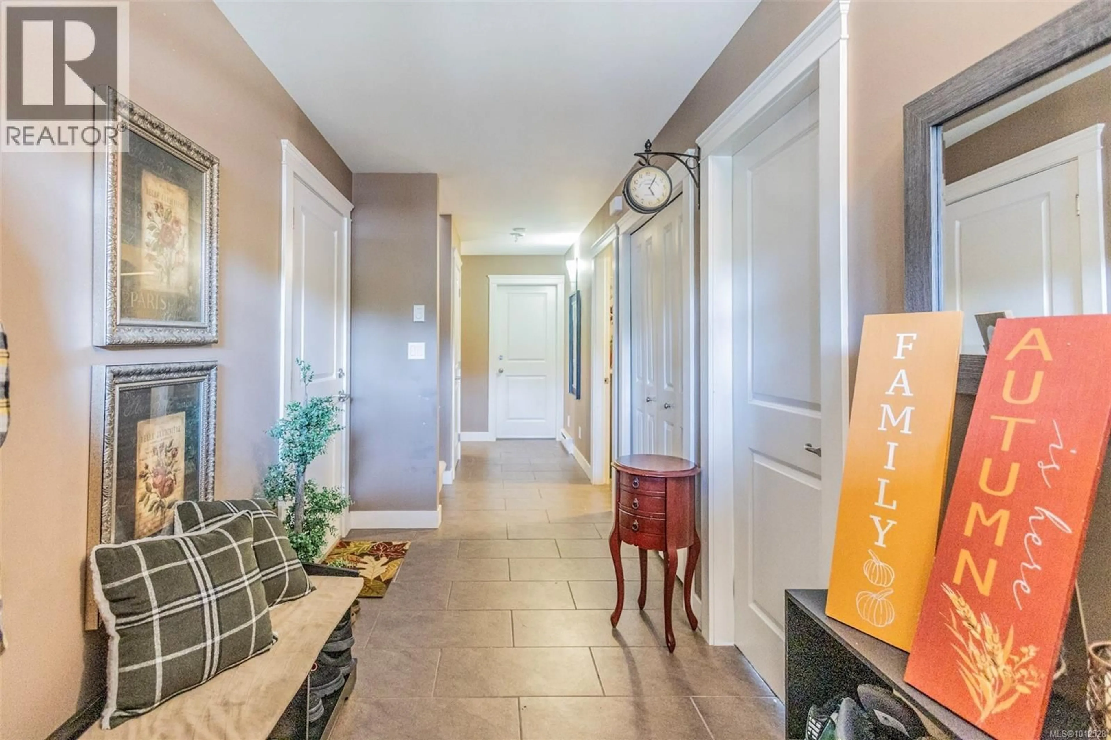 Indoor entryway for 3353 SEWELL ROAD, Colwood British Columbia V9C0B9