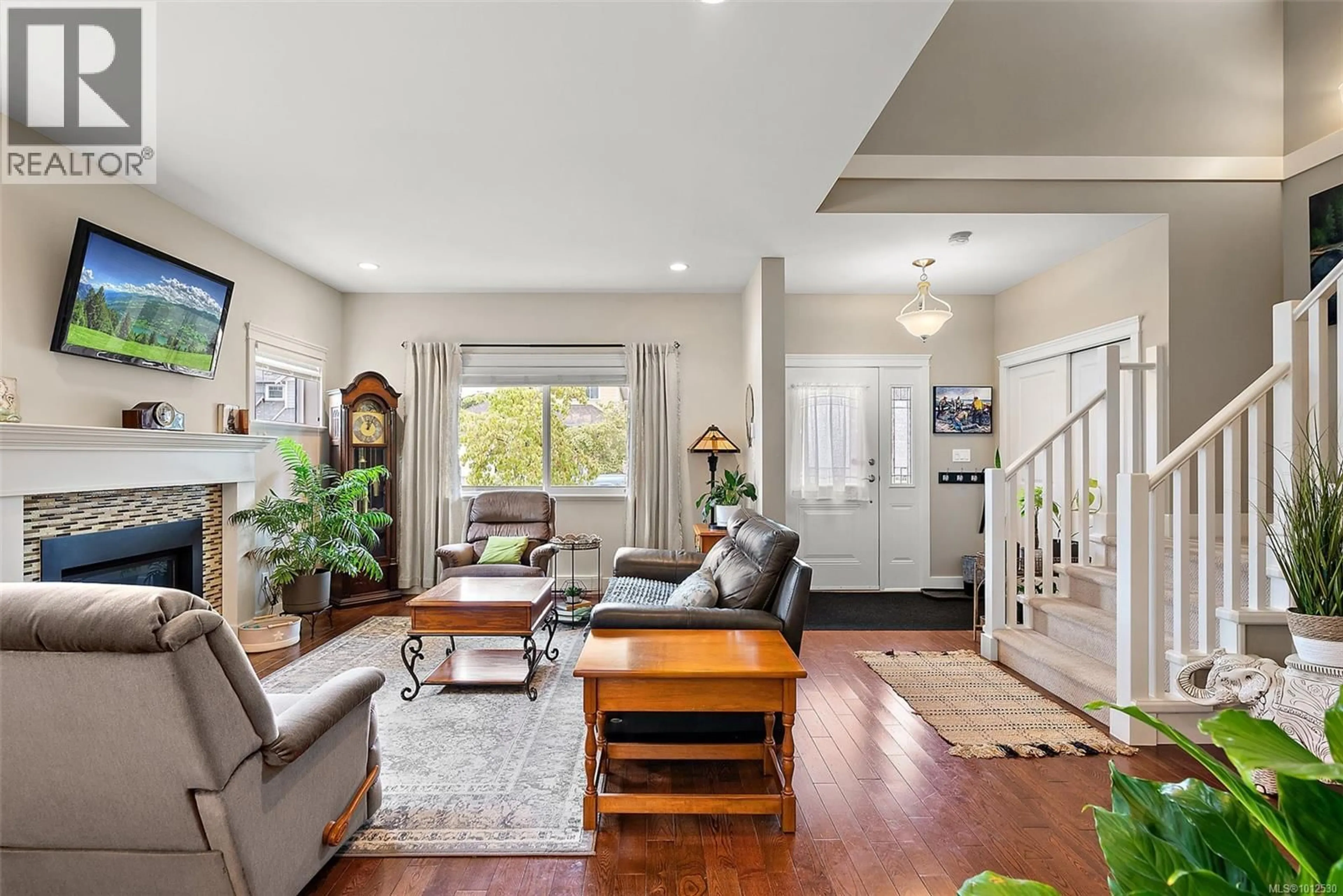 Living room with furniture, unknown for 3035 KEYSTONE DRIVE, Duncan British Columbia V9L0E1
