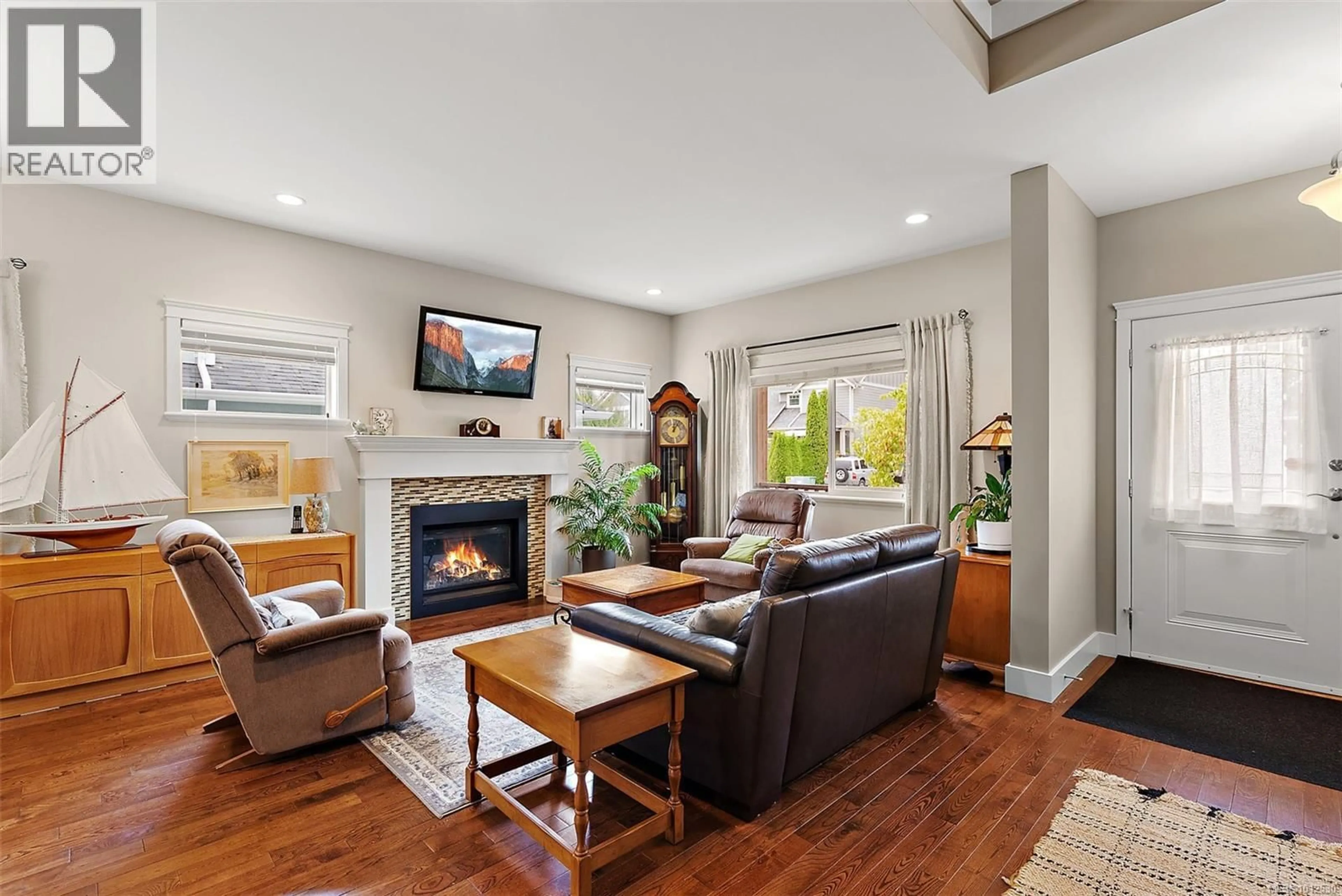 Living room with furniture, unknown for 3035 KEYSTONE DRIVE, Duncan British Columbia V9L0E1