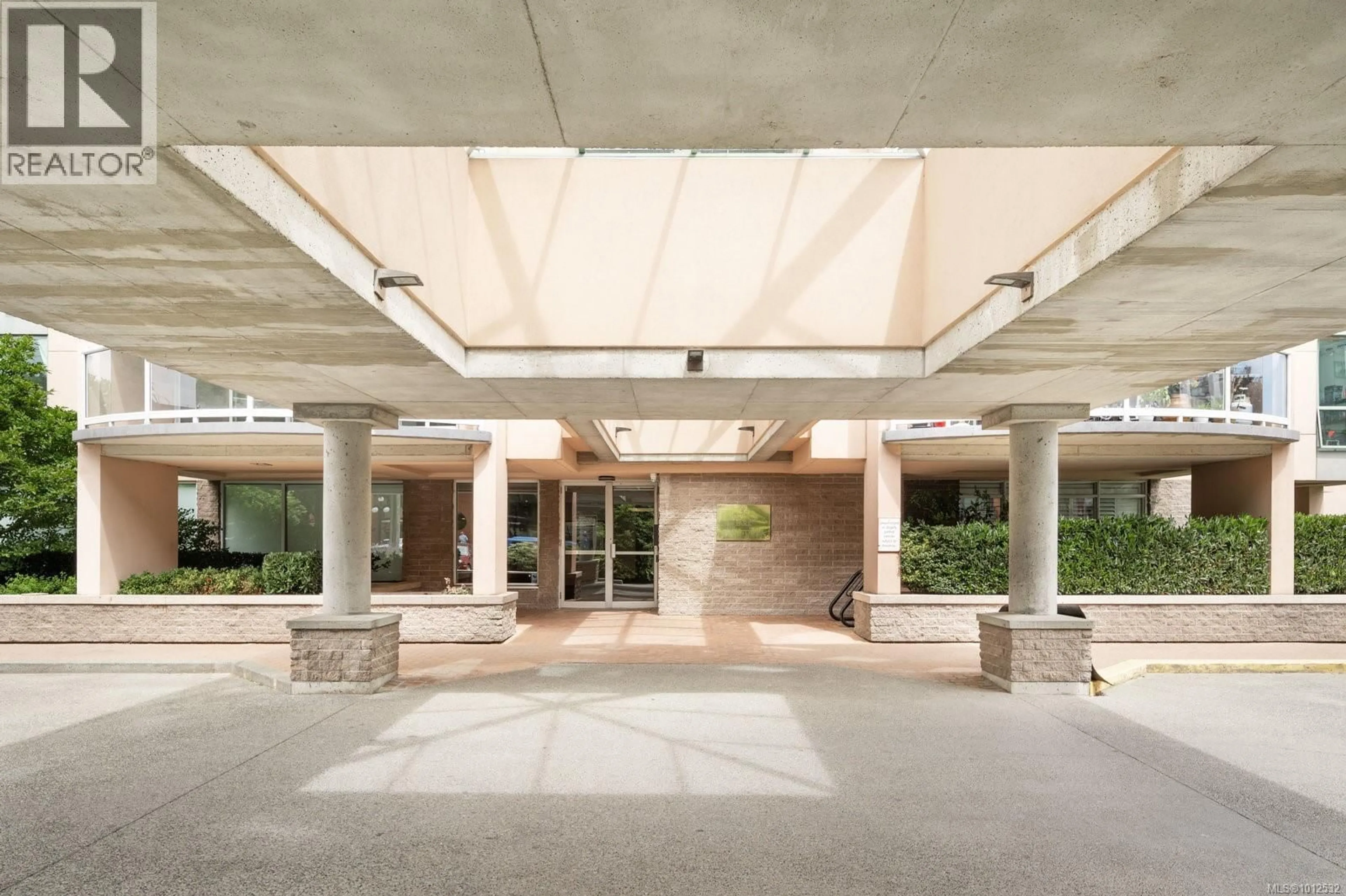 Lobby for 205 - 1020 VIEW STREET, Victoria British Columbia V8V4Y4