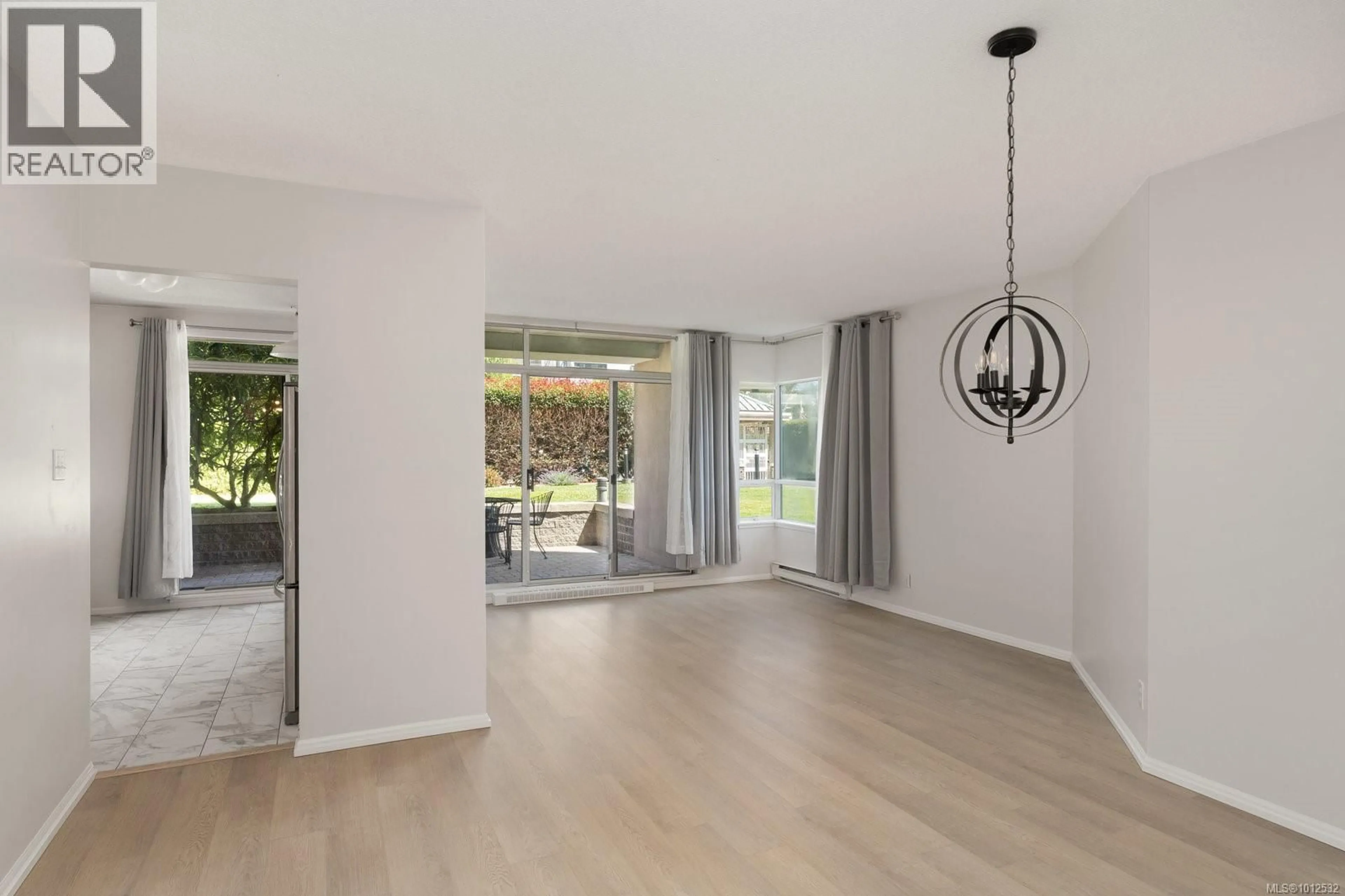 Unknown for 205 - 1020 VIEW STREET, Victoria British Columbia V8V4Y4