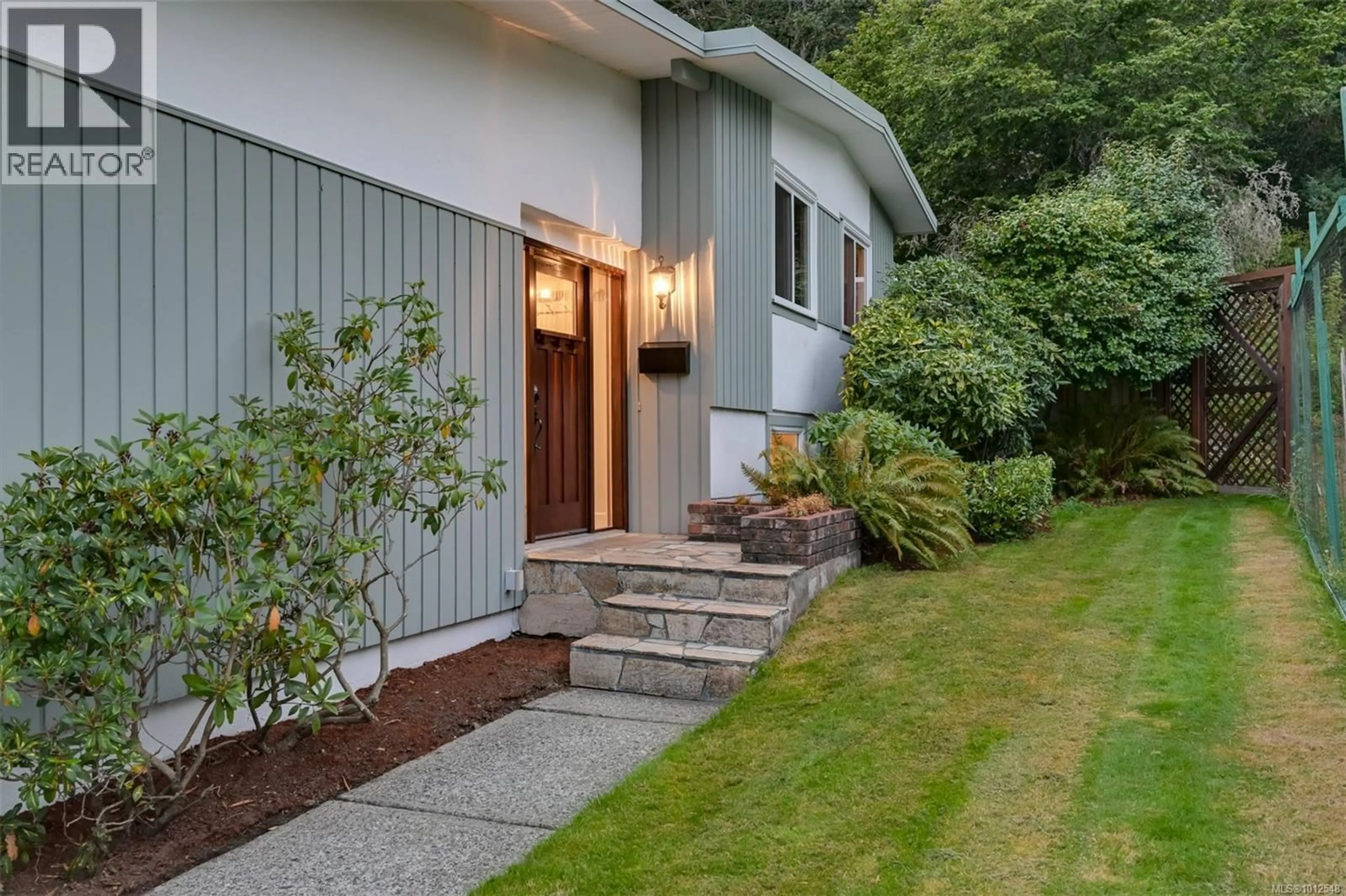 Unknown for 4270 PARKSIDE CRESCENT, Saanich British Columbia V8N2C3