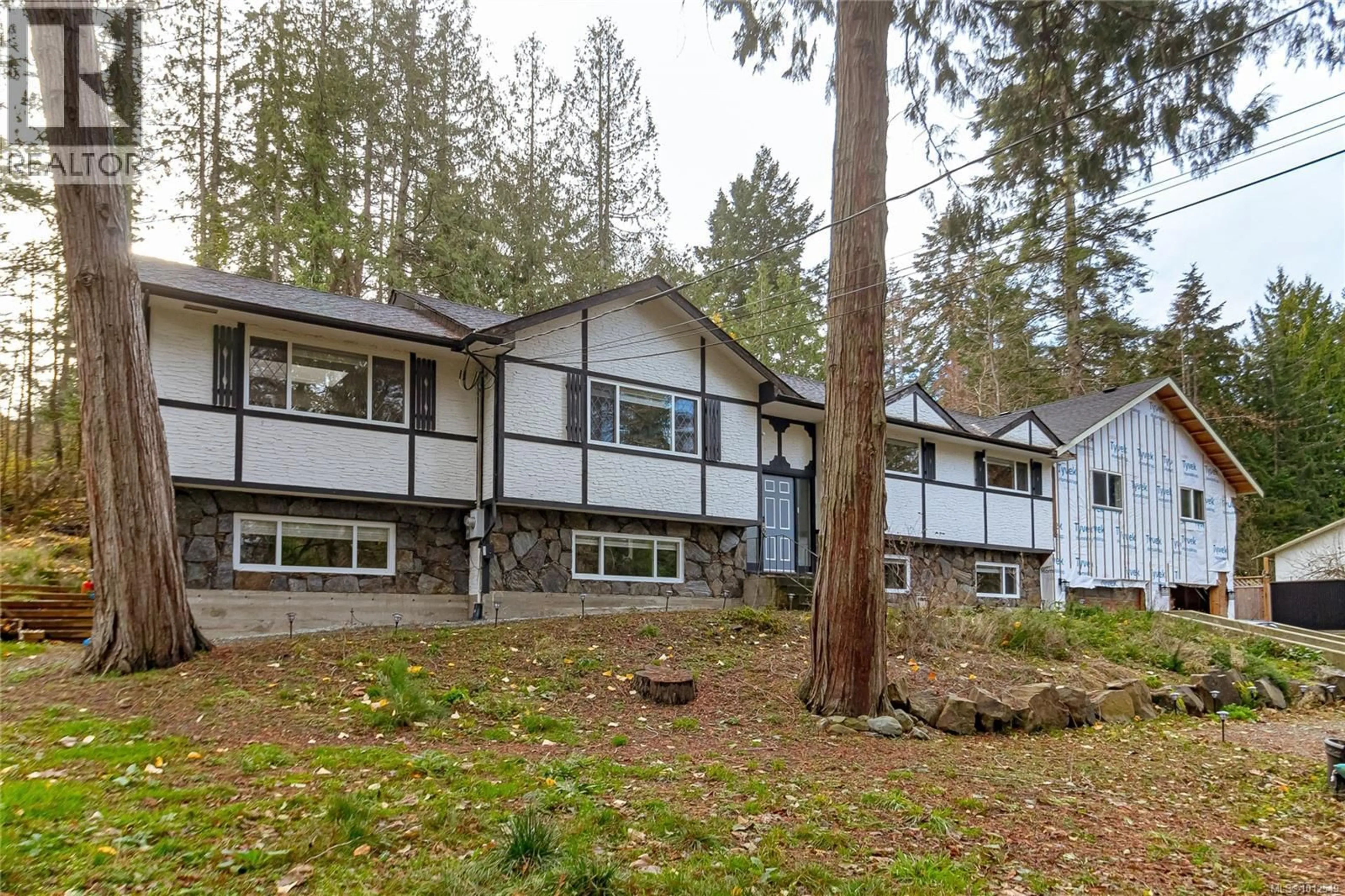 Home with vinyl exterior material, forest/trees view for 1077 LANDS END ROAD, North Saanich British Columbia V8L5L3