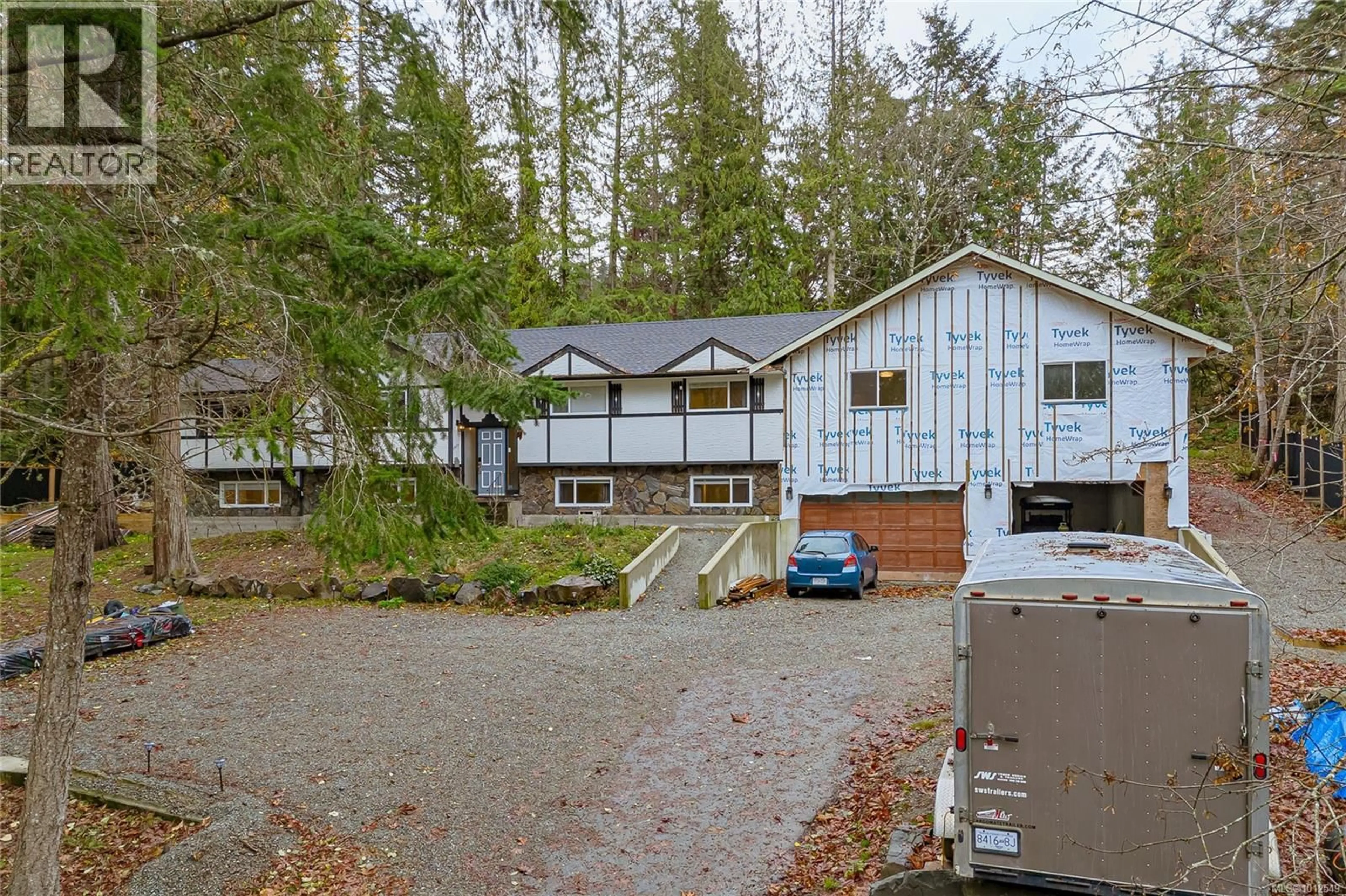 A pic from outside/outdoor area/front of a property/back of a property/a pic from drone, unknown for 1077 LANDS END ROAD, North Saanich British Columbia V8L5L3