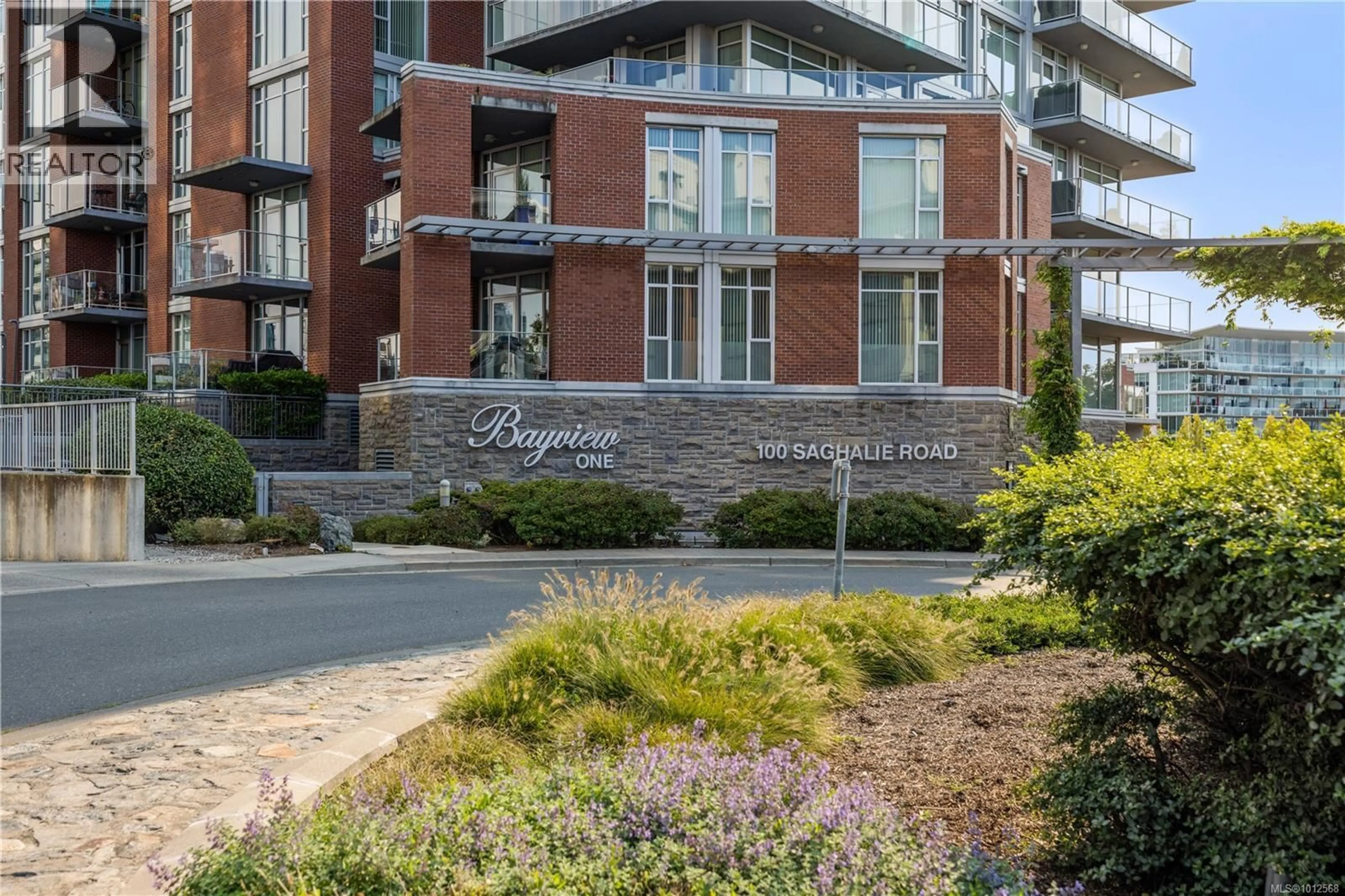 Indoor foyer for 210 - 100 SAGHALIE ROAD, Victoria British Columbia V9A0A1