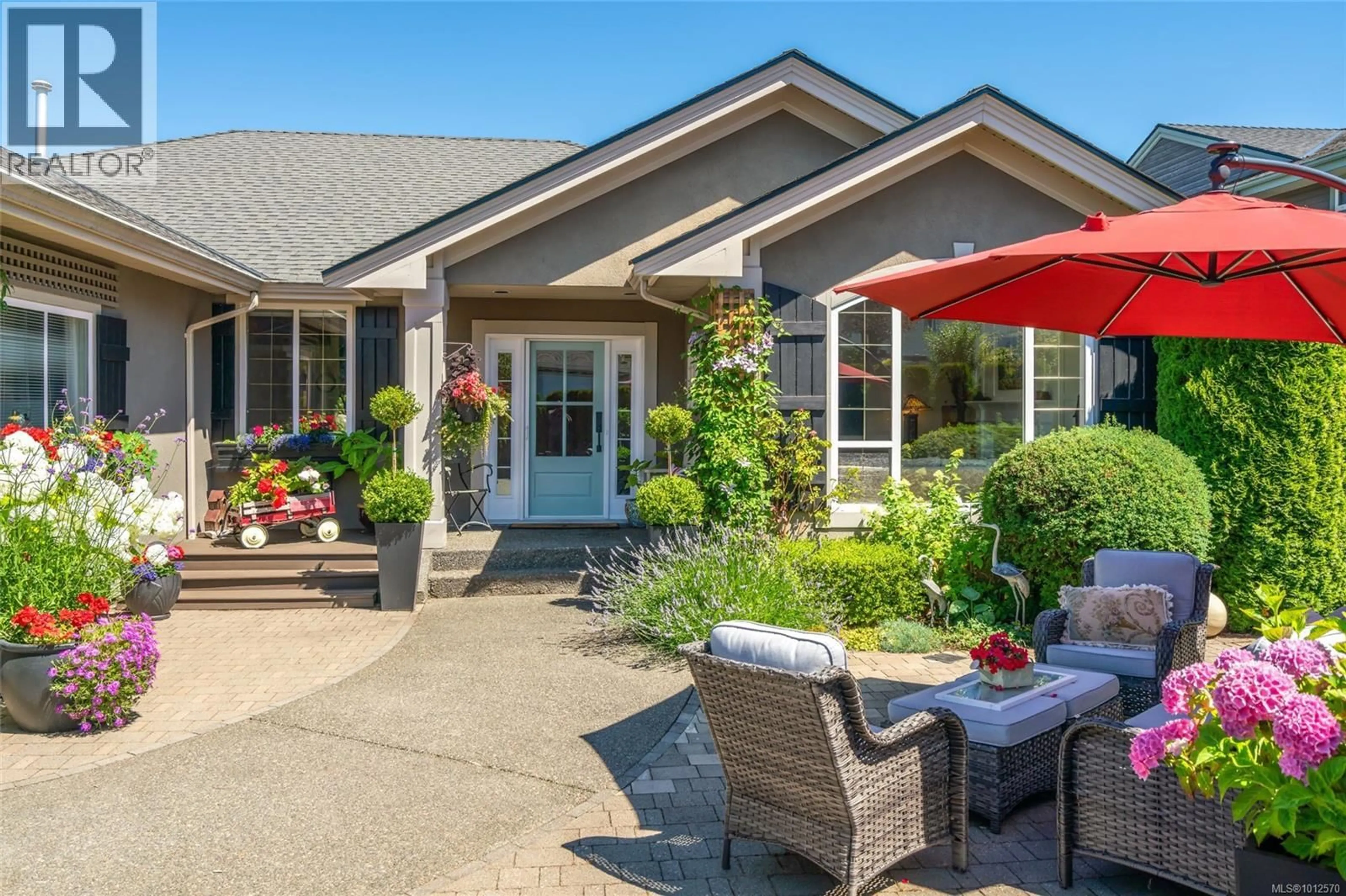 Patio, street for 500 MUIRFIELD CLOSE, Qualicum Beach British Columbia V9K2J9