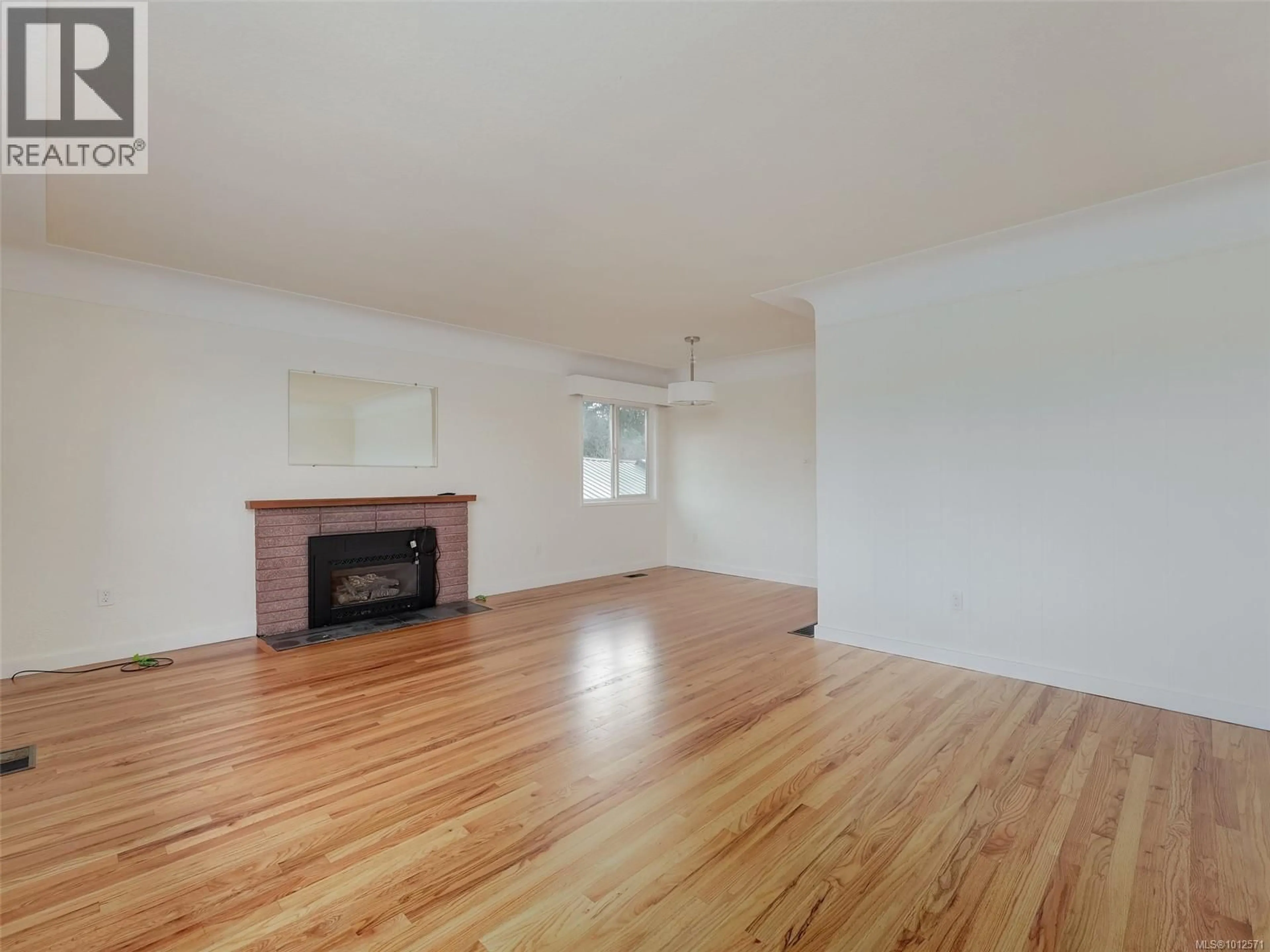 A pic of a room for 1005 LODGE AVENUE, Saanich British Columbia V8K3B1