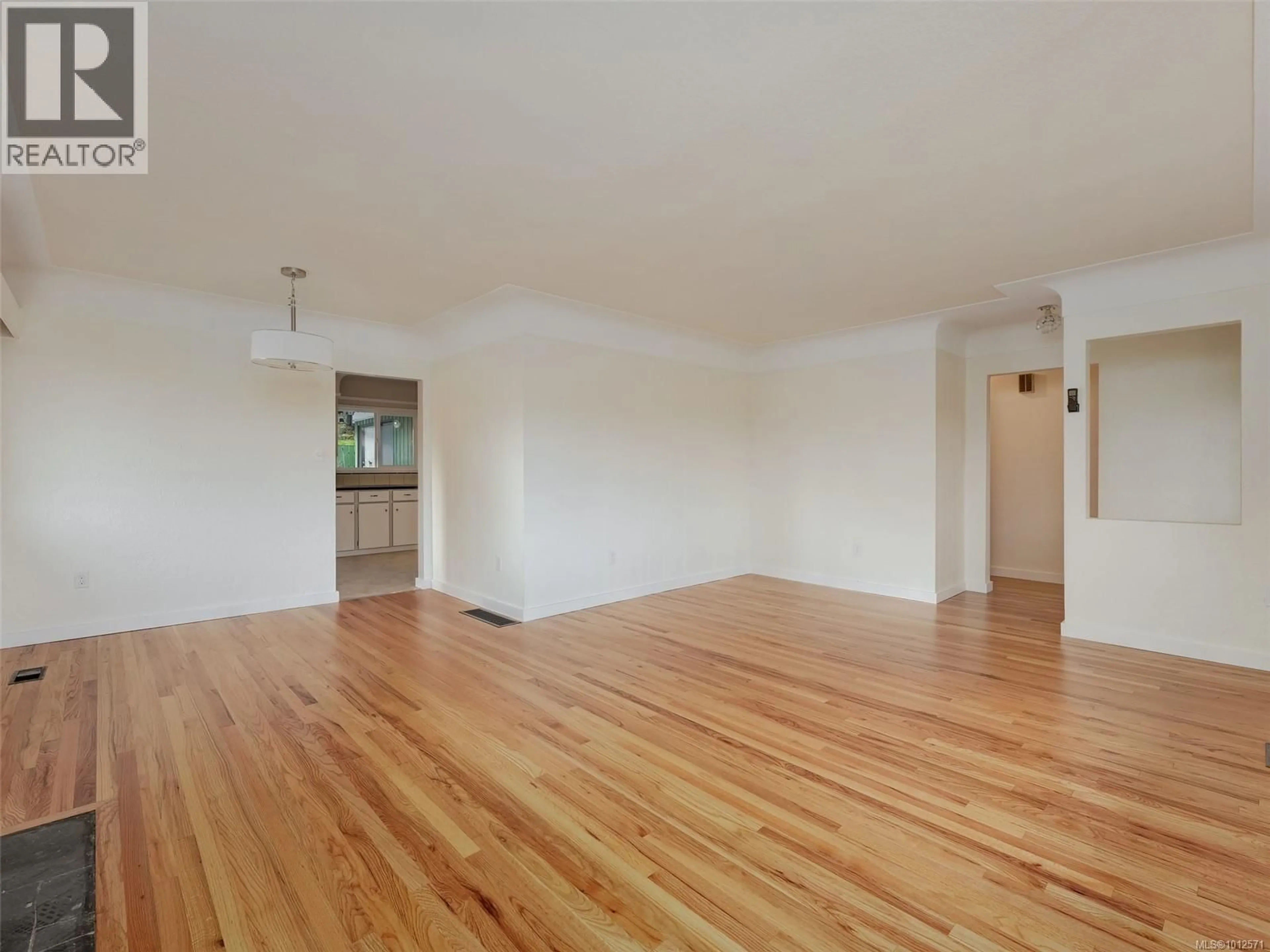 A pic of a room for 1005 LODGE AVENUE, Saanich British Columbia V8K3B1
