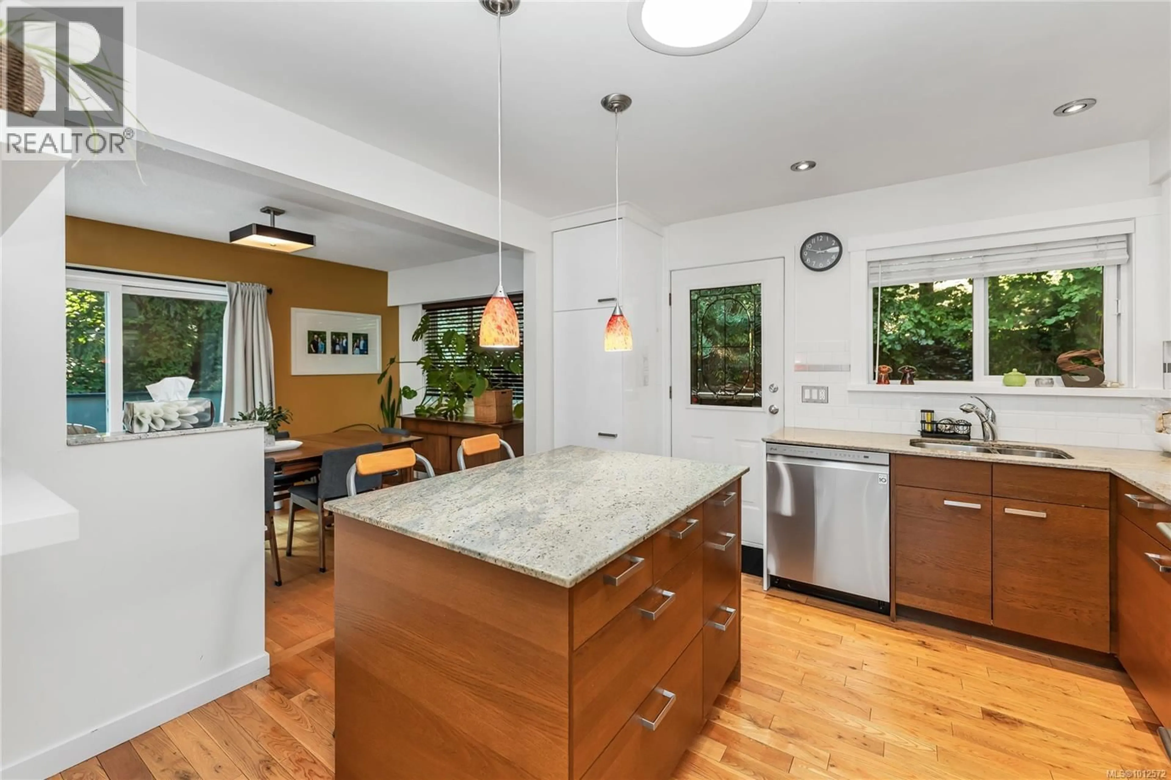 Open concept kitchen, unknown for 5222 BECKTON ROAD, Saanich British Columbia V8Y2C1