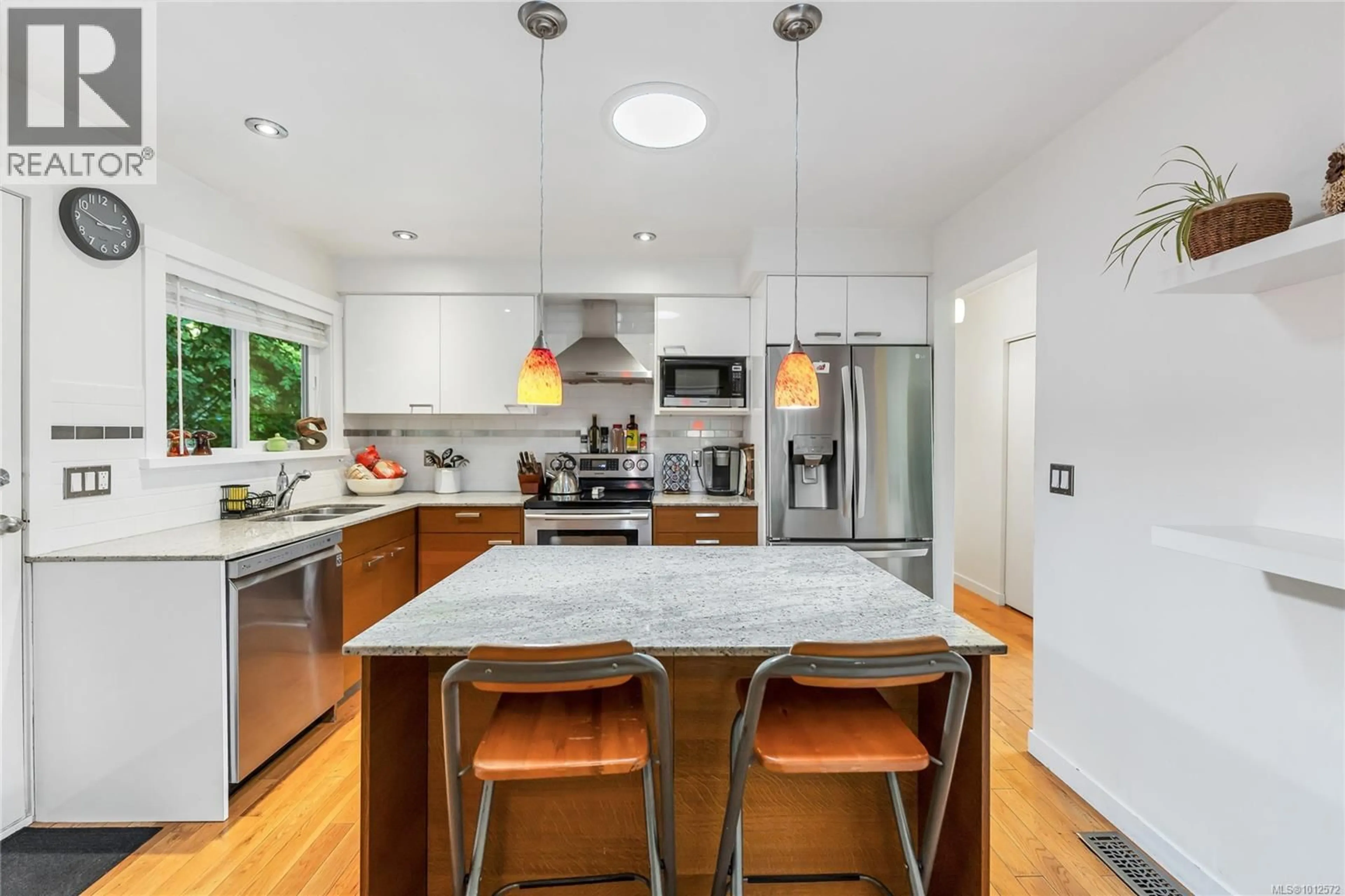 Open concept kitchen, unknown for 5222 BECKTON ROAD, Saanich British Columbia V8Y2C1