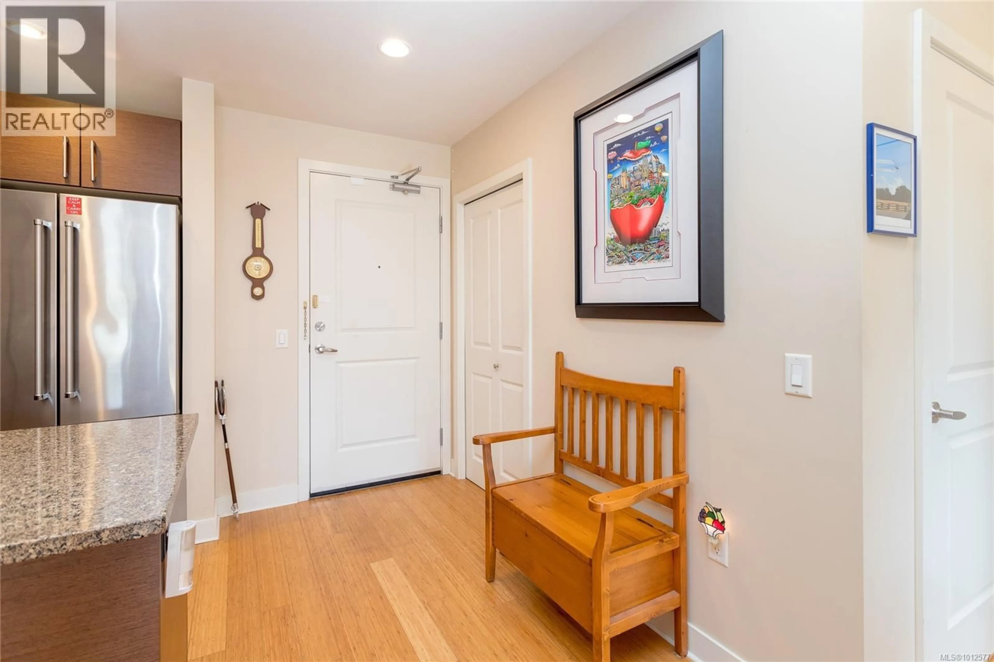 Indoor entryway for 301 - 4394 WEST SAANICH ROAD, Saanich British Columbia V8Z0B5