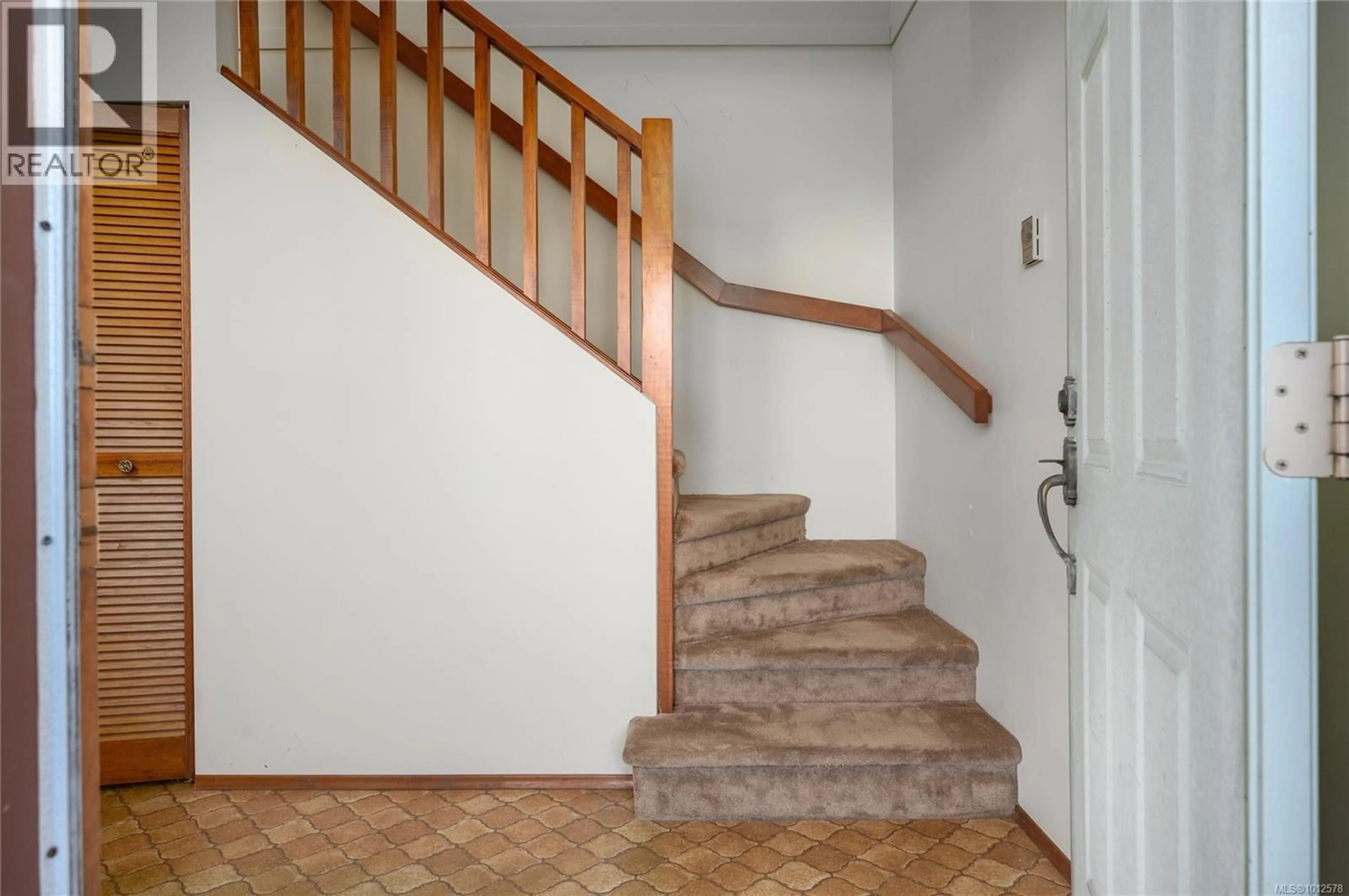 Stairs for 5267 LOST LAKE ROAD, Nanaimo British Columbia V9T5E6