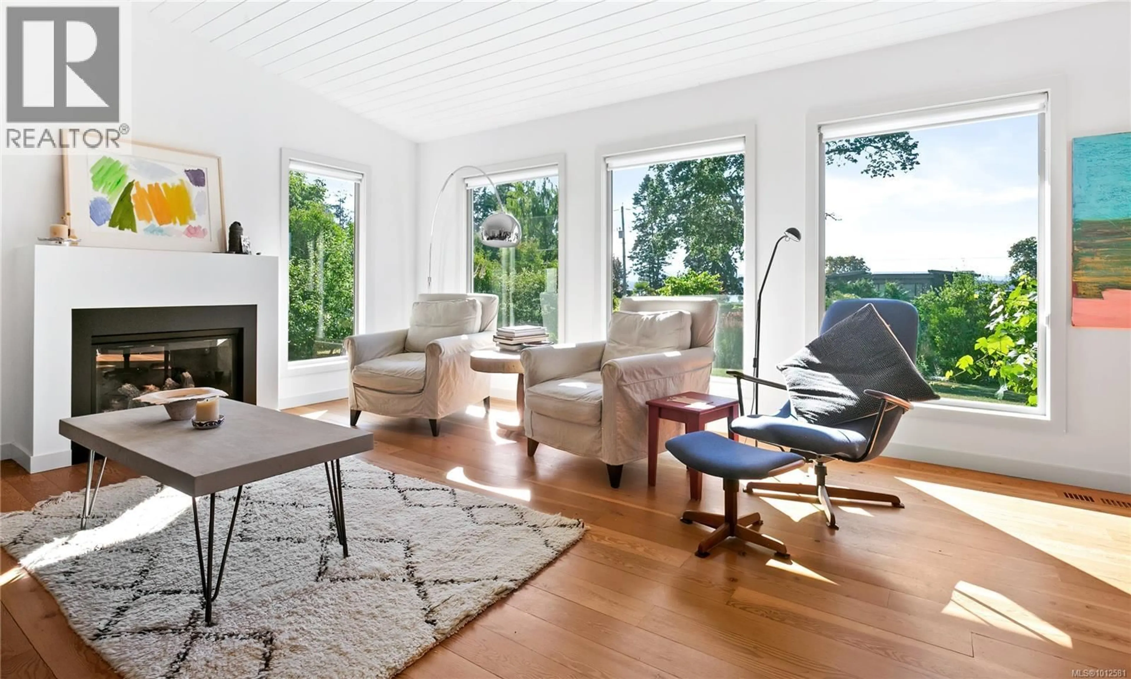 Living room with furniture, wood/laminate floor for 9710 GLENELG AVENUE, North Saanich British Columbia V8L5H4