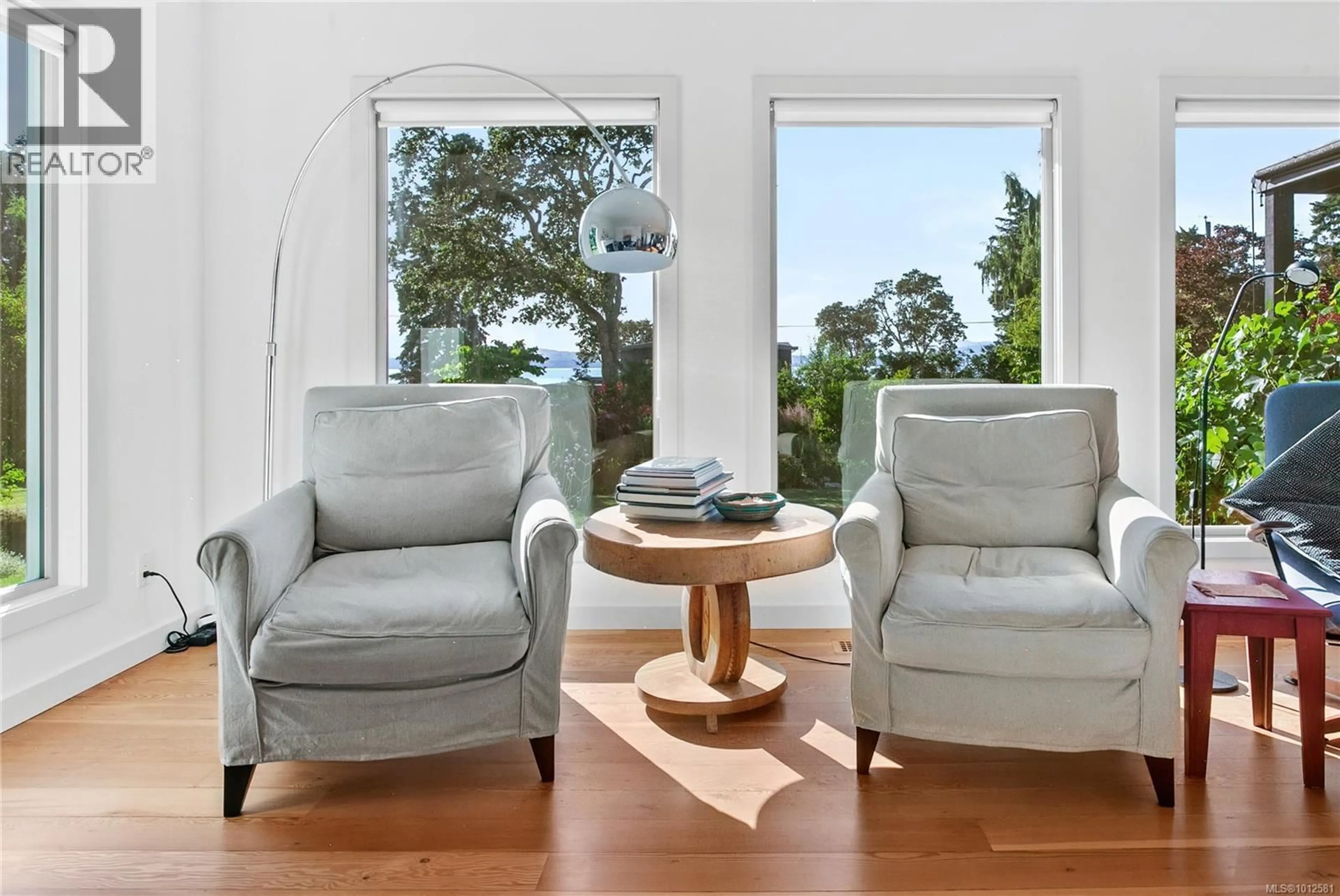 Living room with furniture, unknown for 9710 GLENELG AVENUE, North Saanich British Columbia V8L5H4