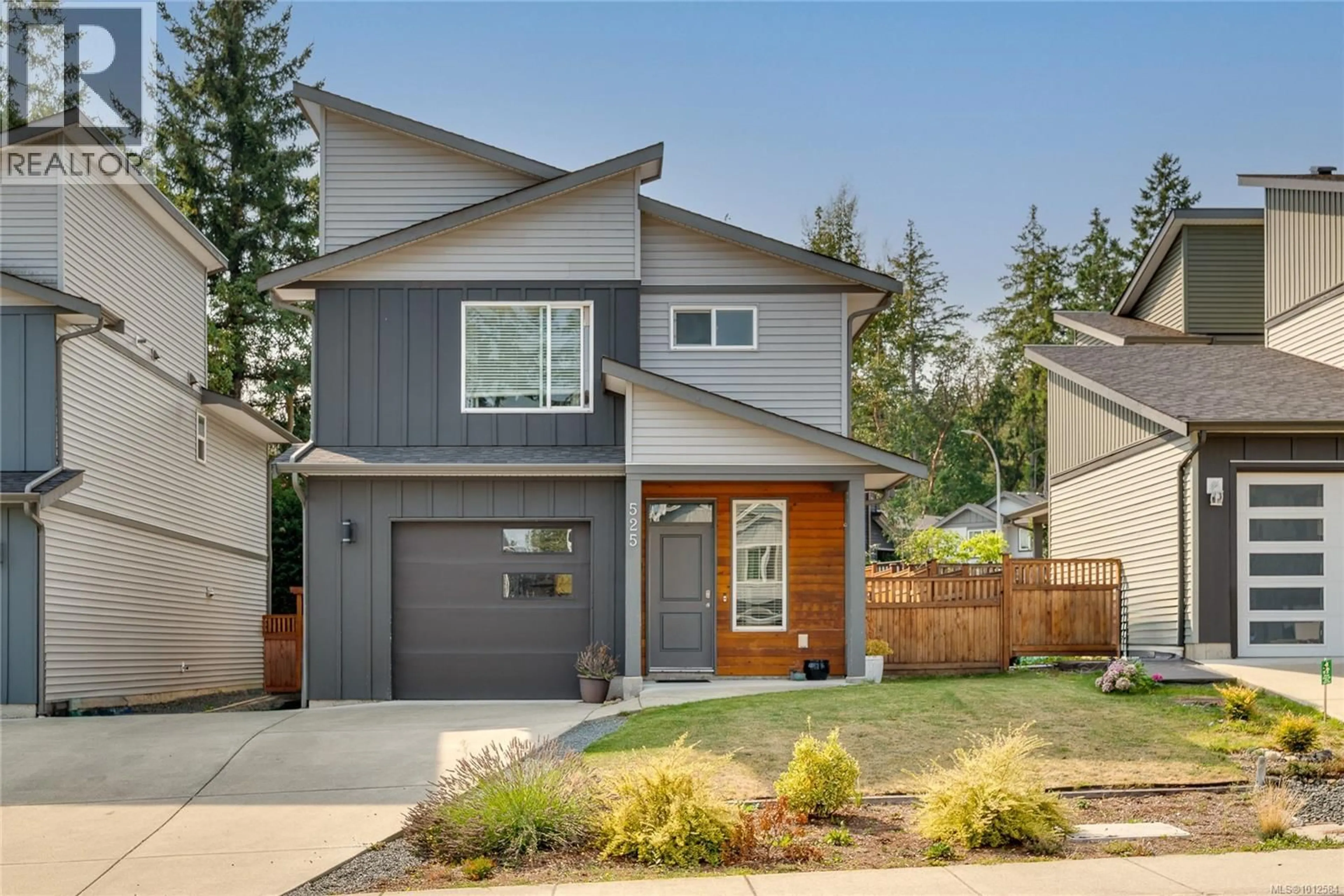 Home with vinyl exterior material, street for 525 STEEVES ROAD, Nanaimo British Columbia V9R0H8