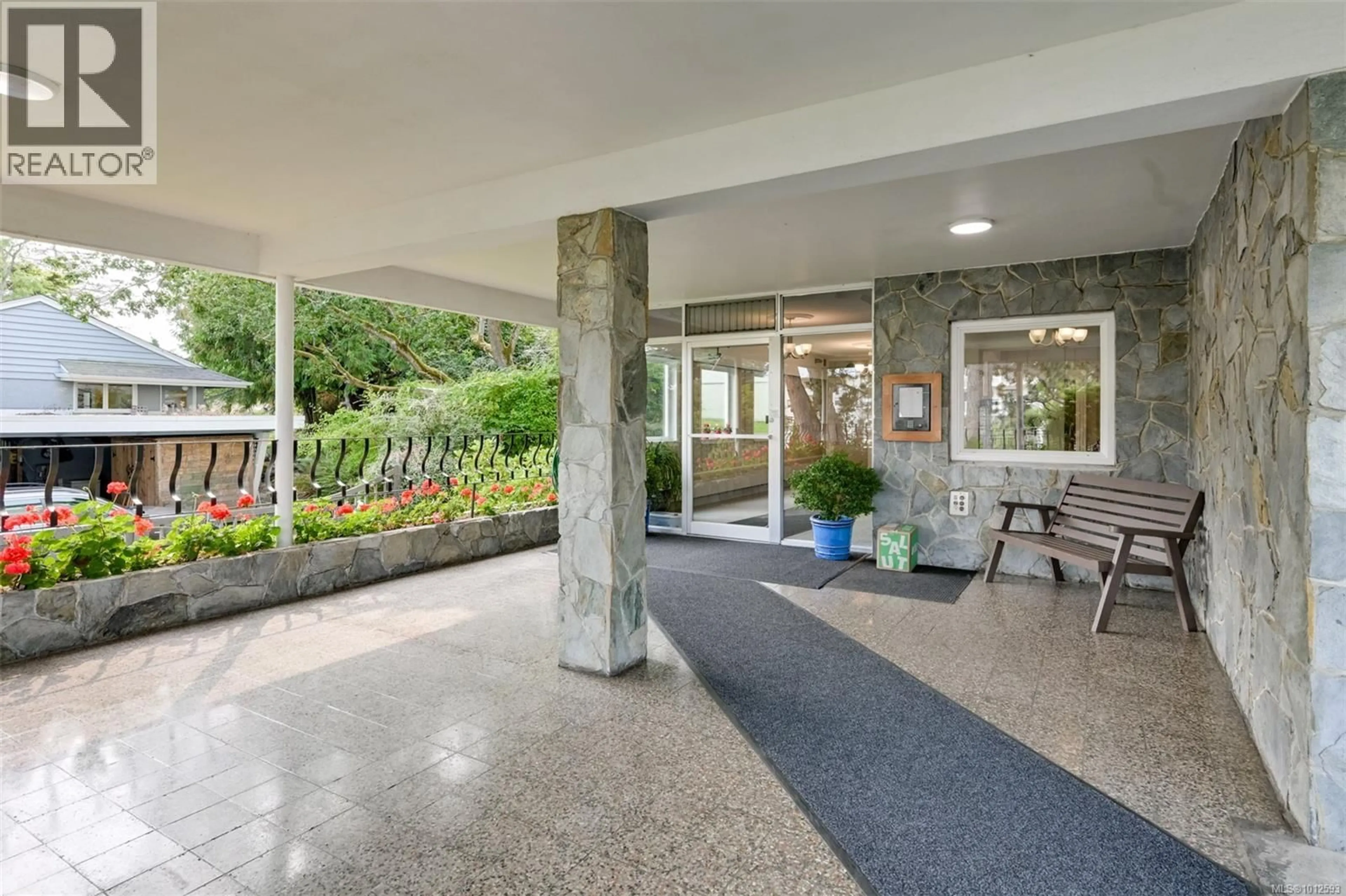 Unknown for 110 - 1400 NEWPORT AVENUE, Oak Bay British Columbia V8R1C8