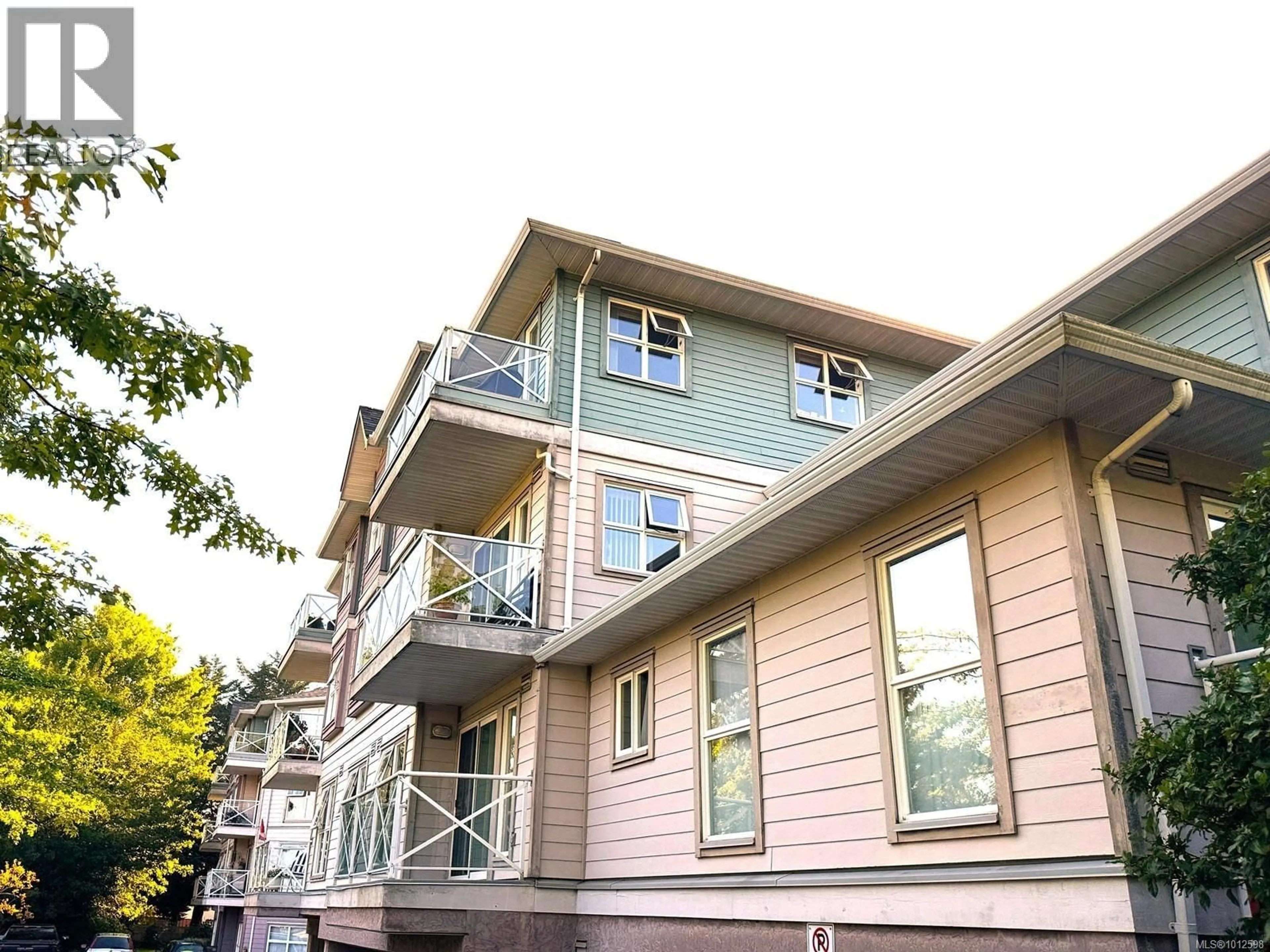 Patio, building for 406 - 1683 BALMORAL AVENUE, Comox British Columbia V9M2M9