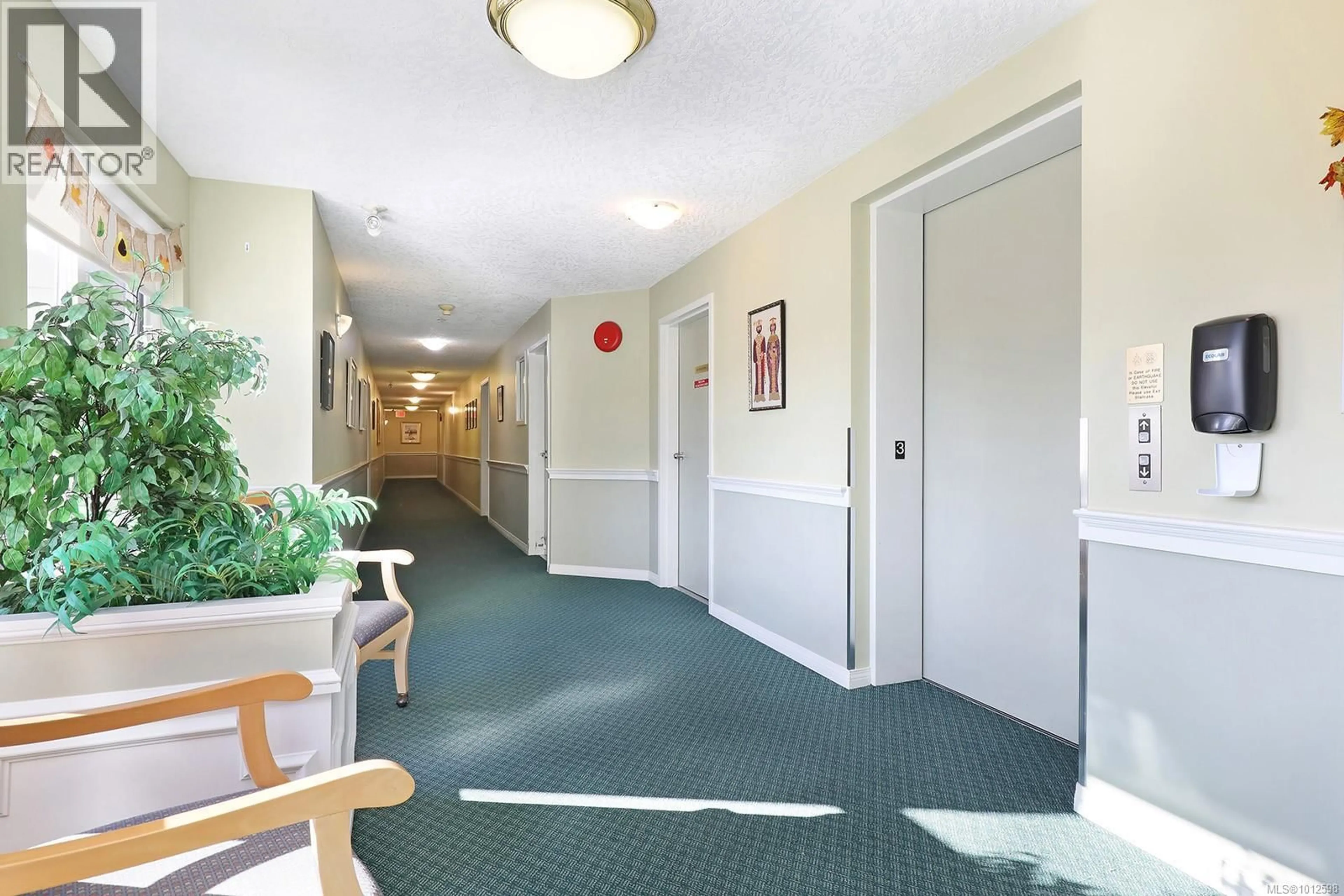 Indoor foyer for 406 - 1683 BALMORAL AVENUE, Comox British Columbia V9M2M9