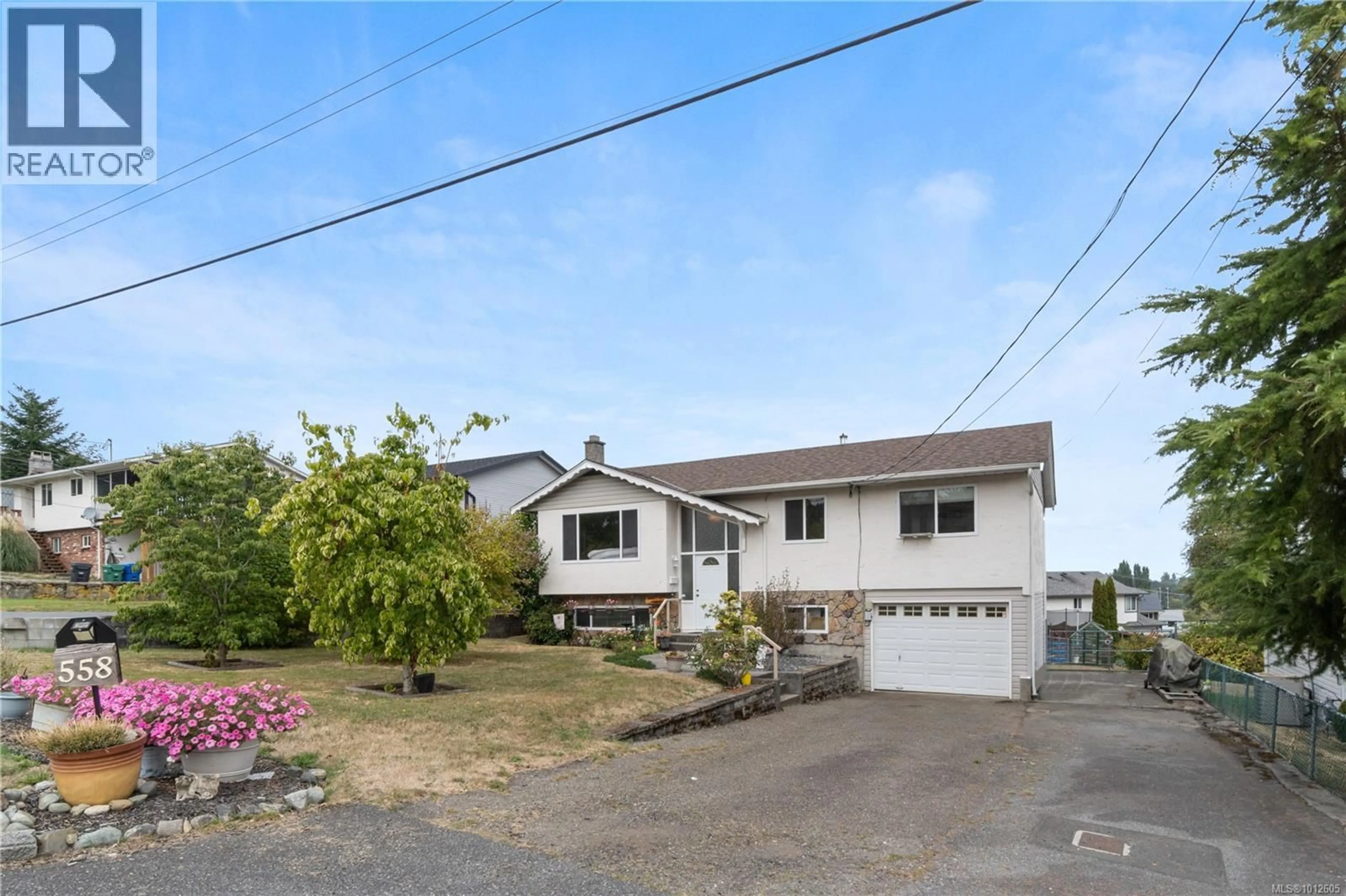 A pic from outside/outdoor area/front of a property/back of a property/a pic from drone, street for 558 WEBER STREET, Nanaimo British Columbia V9R6R1