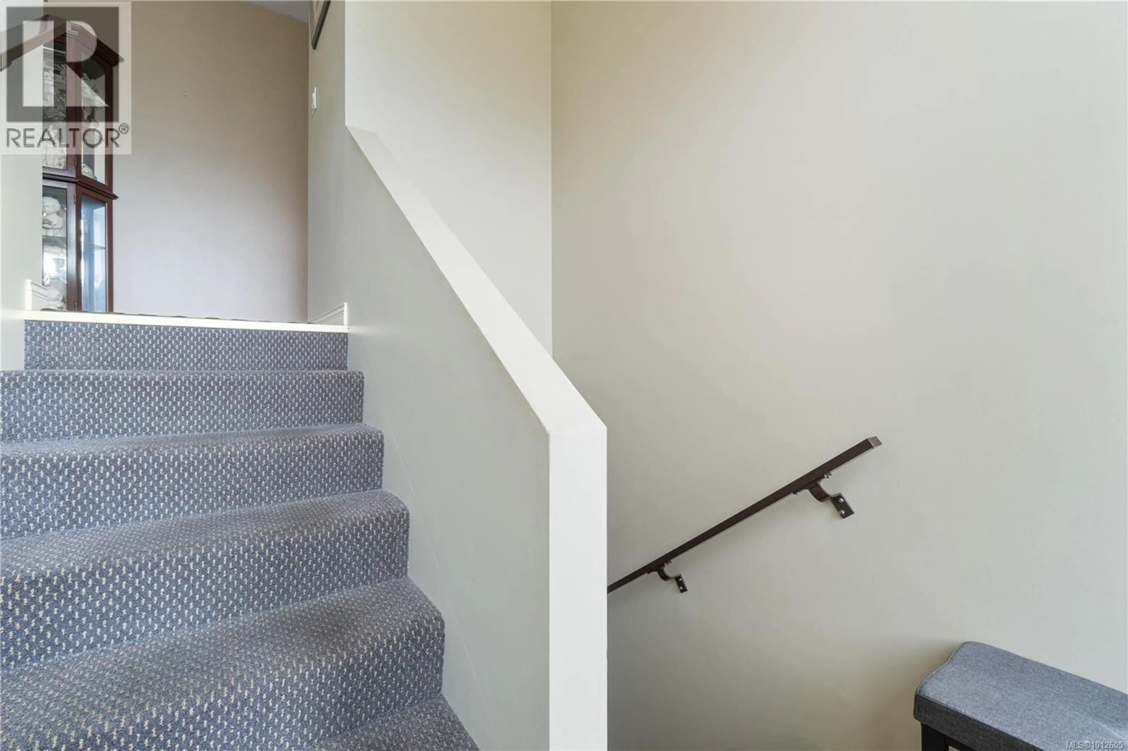 Stairs for 558 WEBER STREET, Nanaimo British Columbia V9R6R1