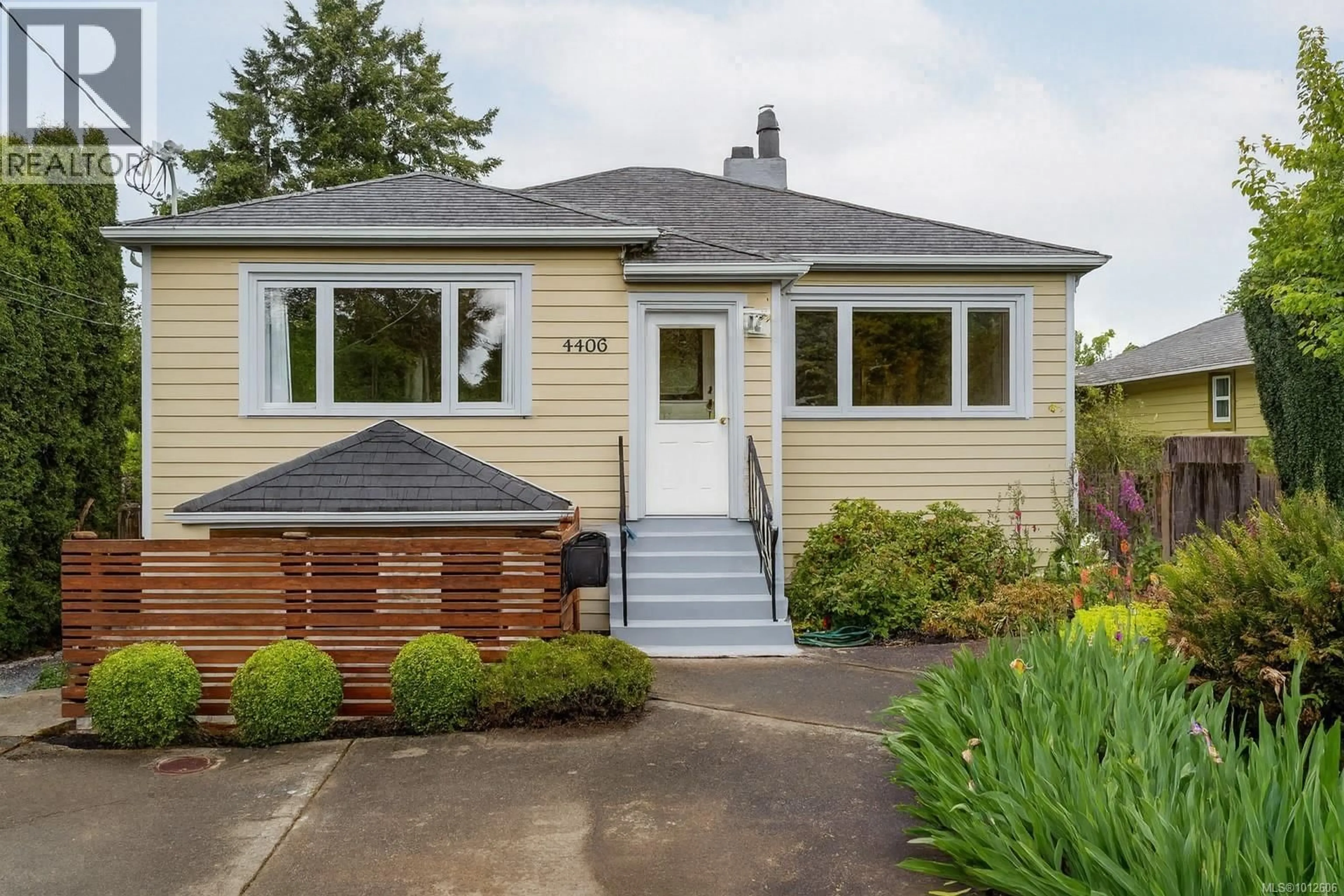 Home with vinyl exterior material, street for 4406 TORQUAY DRIVE, Saanich British Columbia V8N3L4